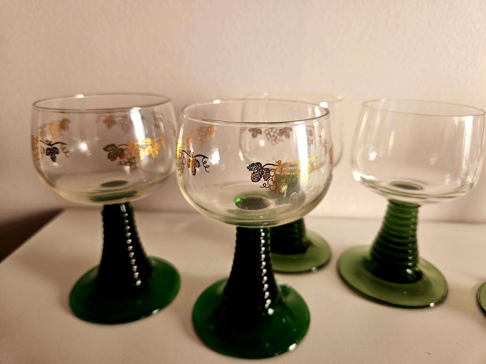 Set Of 6 Luminarc Mid Century Wine Glasses With Green 'Ring' Stems photo for sale