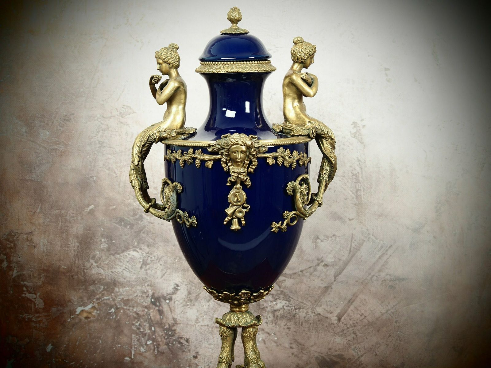 Luxurious Antiqua Style Porcelain Vase With Bronze Lid: A Masterpiece Of Elegance And Sophistication photo furniture