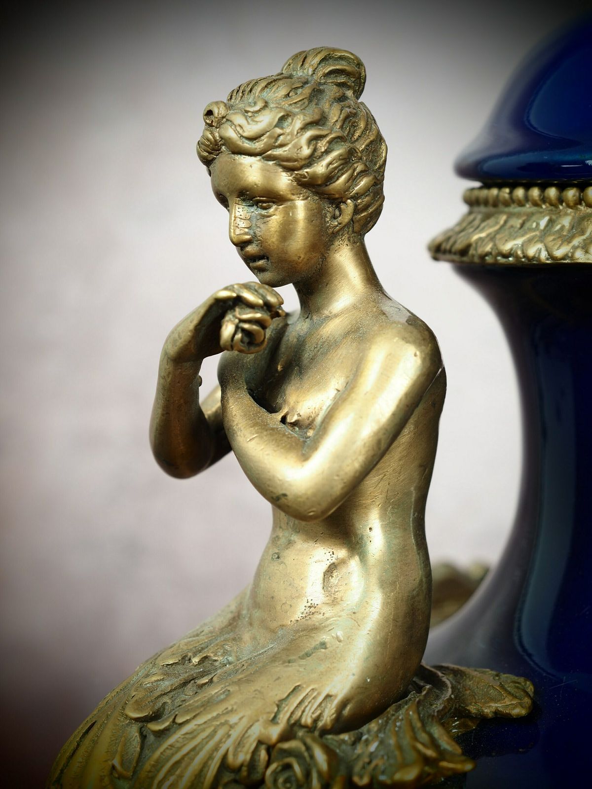 Luxurious Antiqua Style Porcelain Vase With Bronze Lid: A Masterpiece Of Elegance And Sophistication photo Home Decor