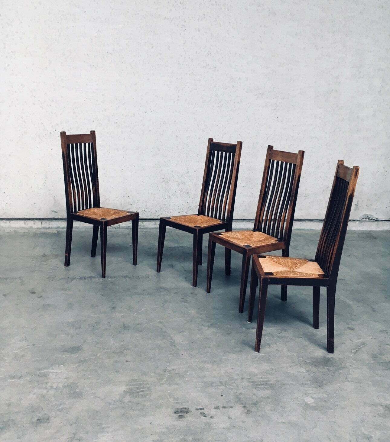 Meubels Stoelen In De Stijl Van Het Vroeg 20e Eeuwse Nederlandse Modernisme, Ontworpen Door Een Architect photo