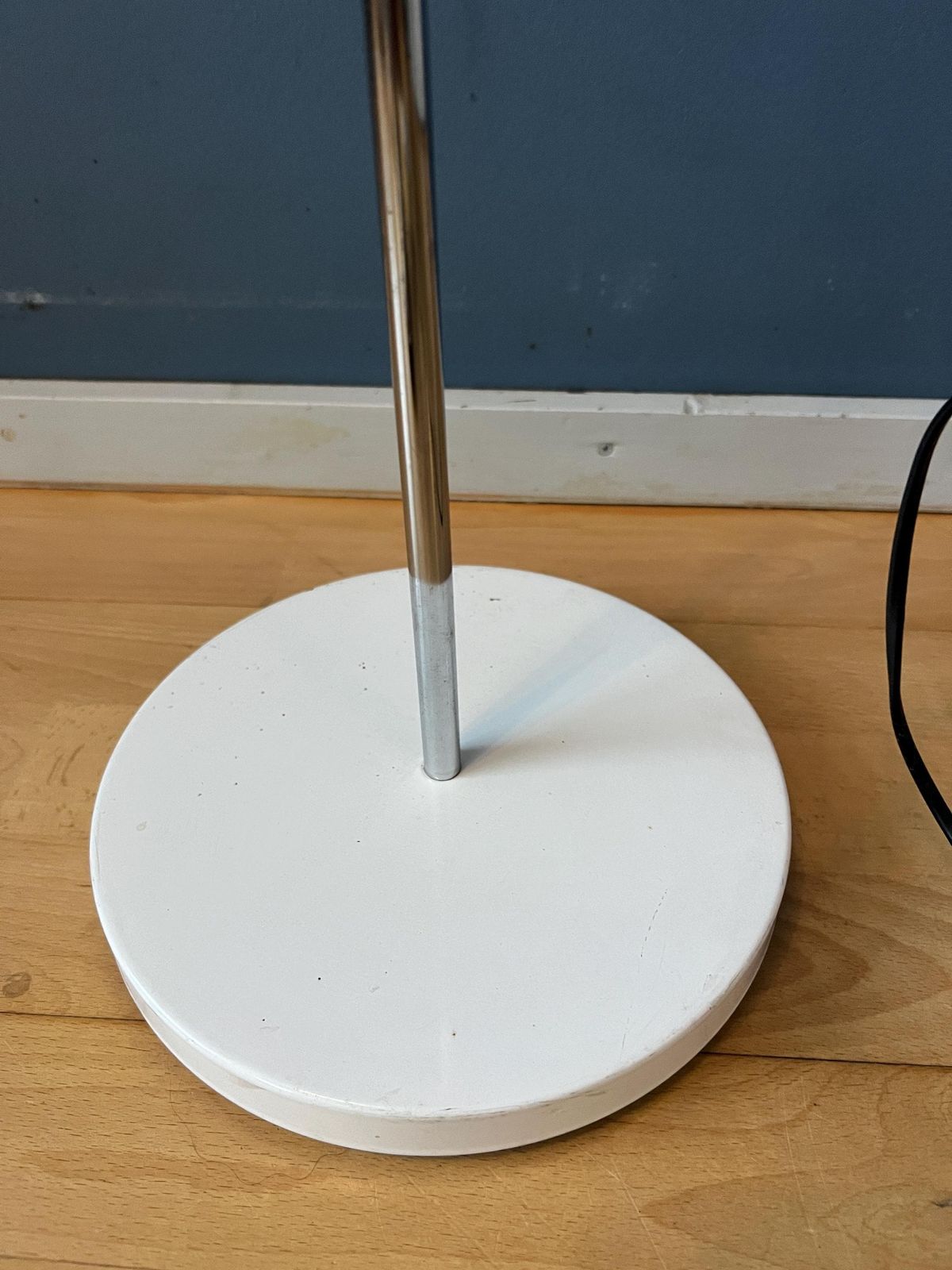 photo for sale Vintage Witte Mid Century Verstelbare Vloerlamp