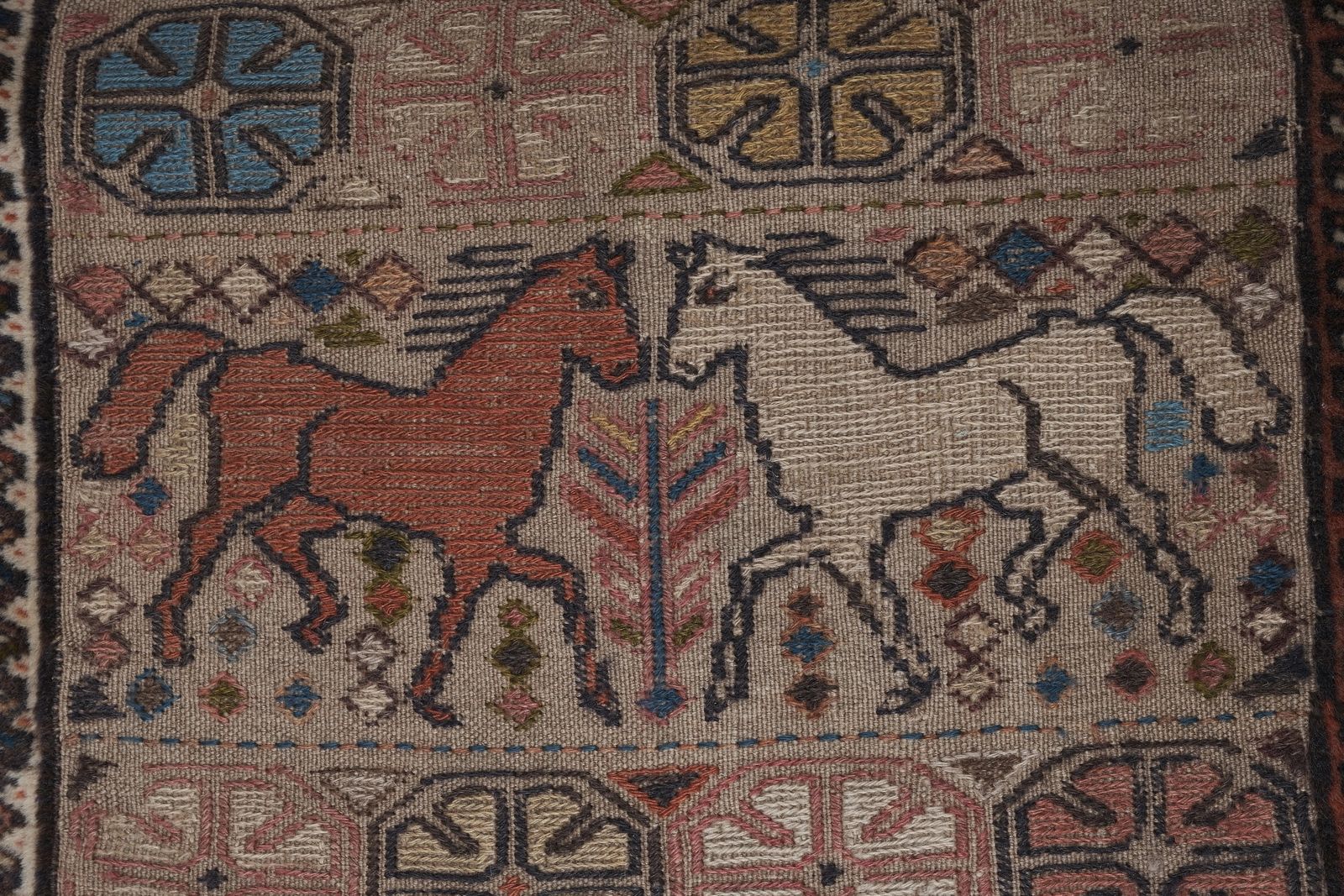 1950s Gabbeh Rug In Animal Pictorials 4'5'' X photo vinterior