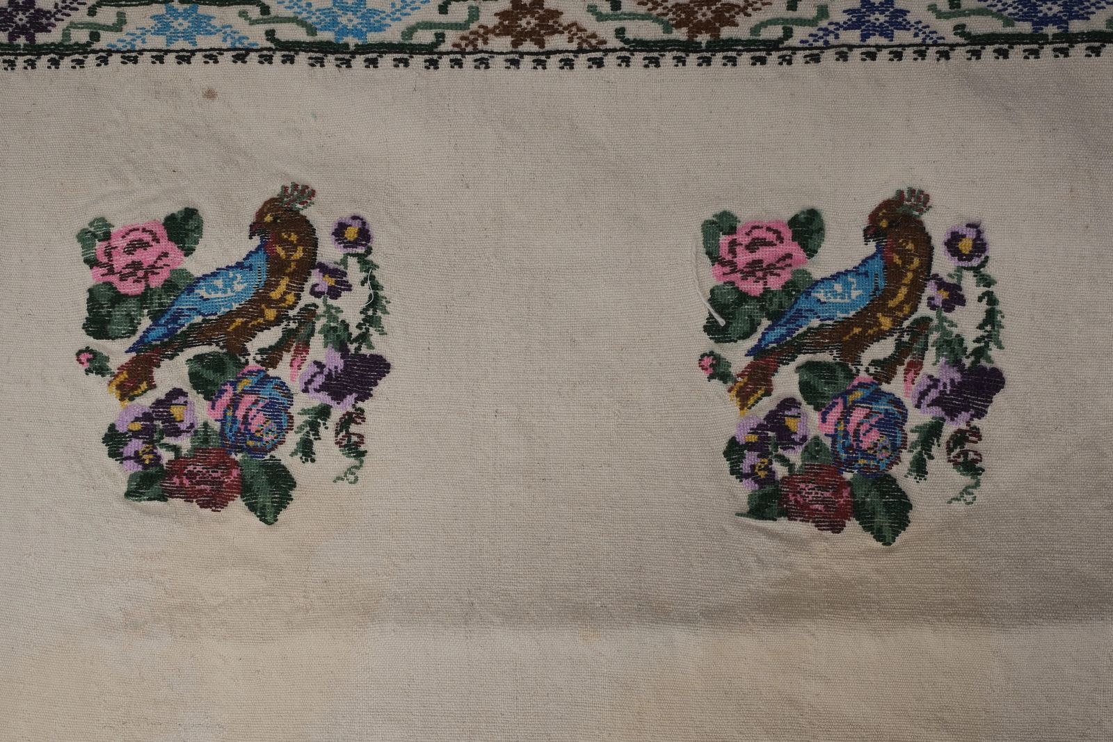 photo furniture Aubusson Floral Turkish Kilim Rug 5'6''X7'6''