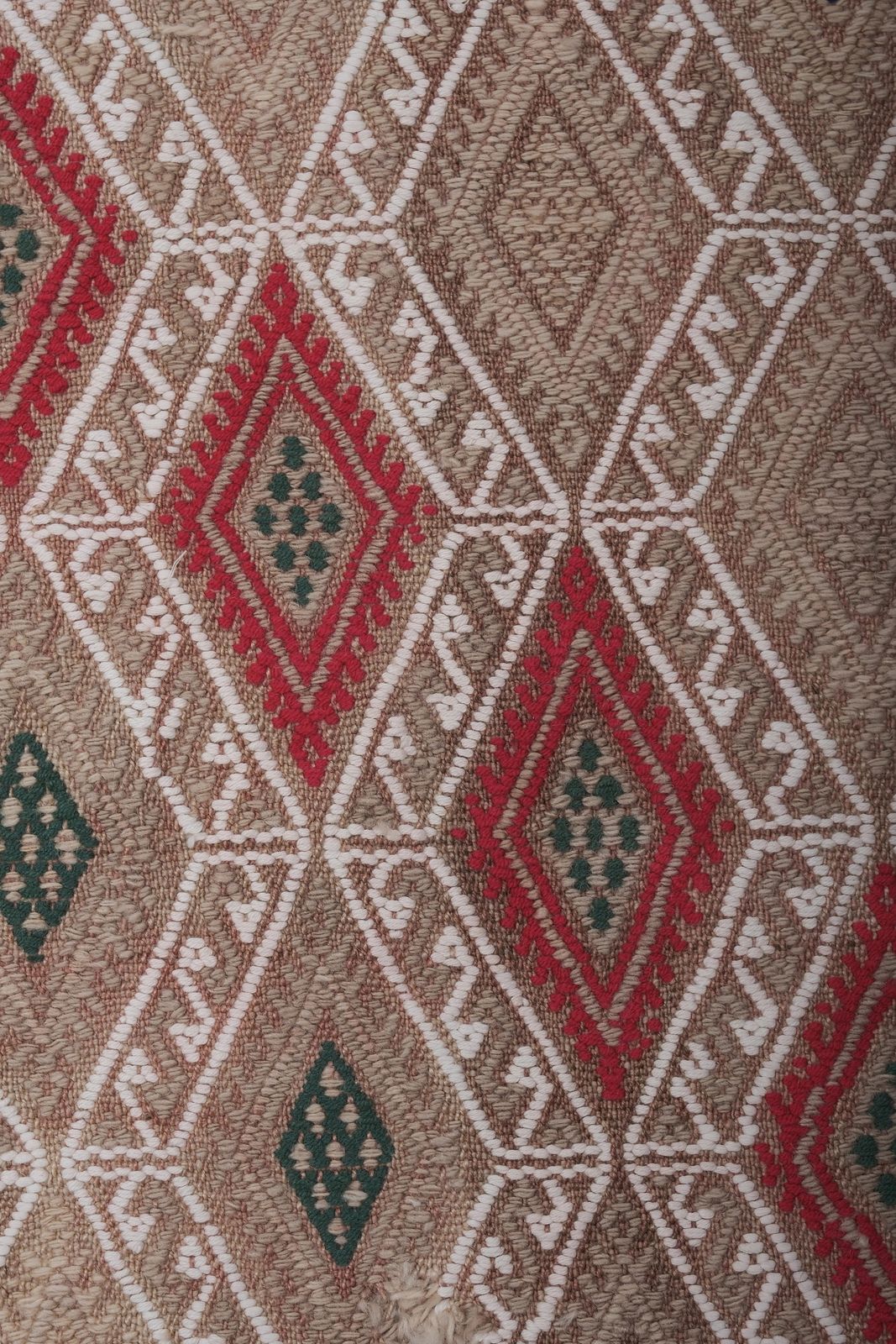 photo furniture Vintage Embroided Jajim Kilim Rug 4'9'' X 6'9''