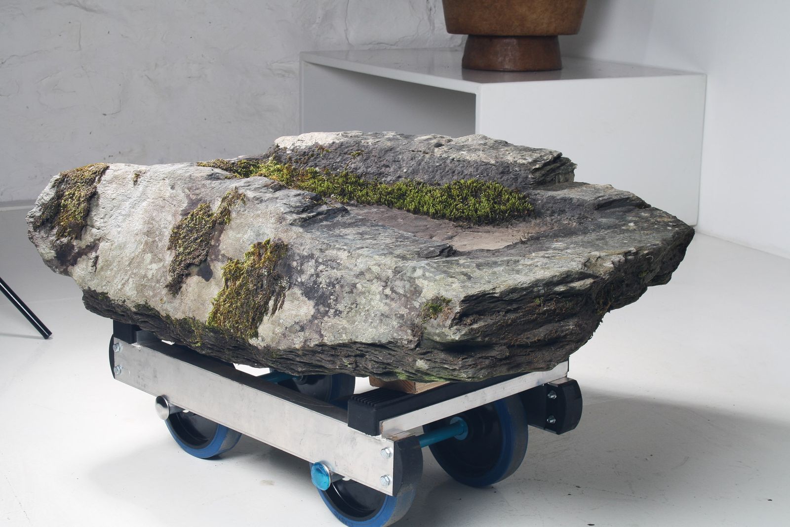 4995.0 Large 17th Century Stone Trough Garden Feature Weathered Moss Bonsai Carved Stone photo