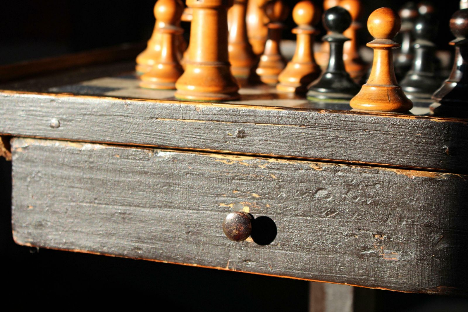 Late 18th George III Provincial Folk Art Painted Oak Games Chess Side Table photo vinterior