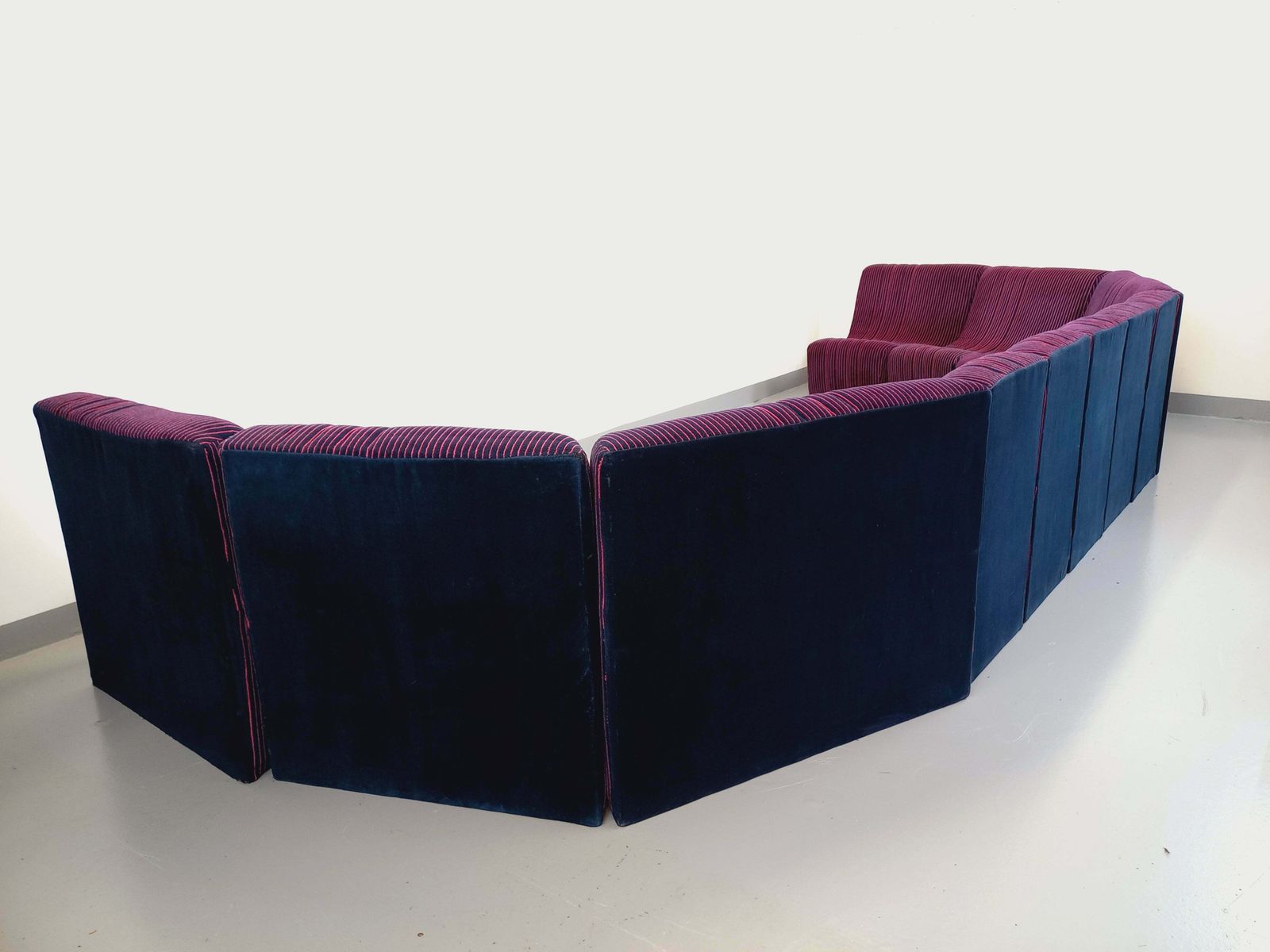 photo for sale Canapé modulable Snake en velours années 1970