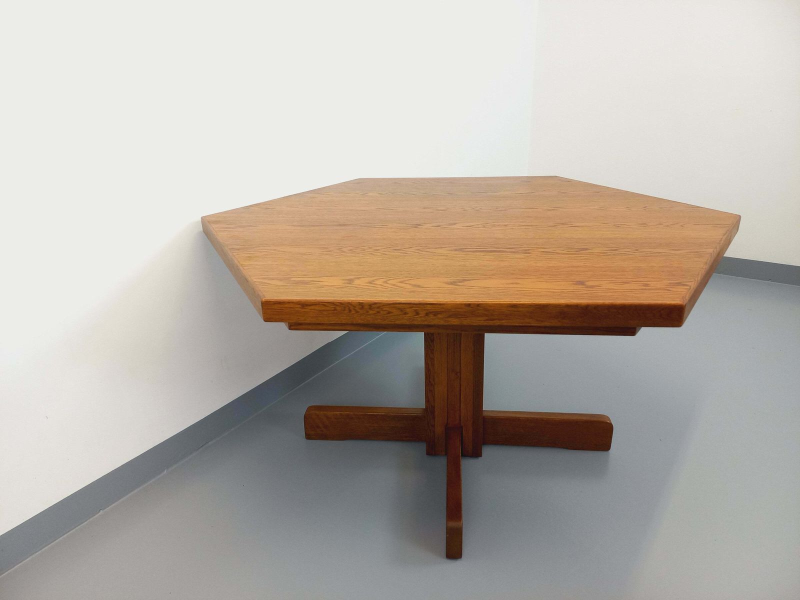 photo buy Table hexagonale en chêne, années 1980, vintage