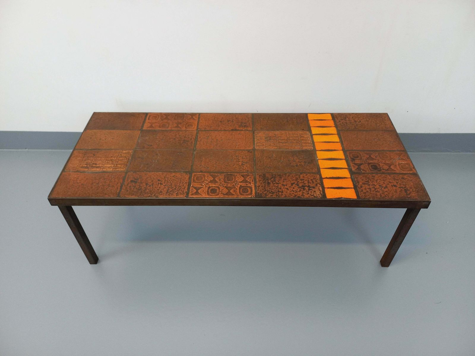 Table basse rectangulaire en céramique, attribuée à Jean Jaffeux photo vinterior