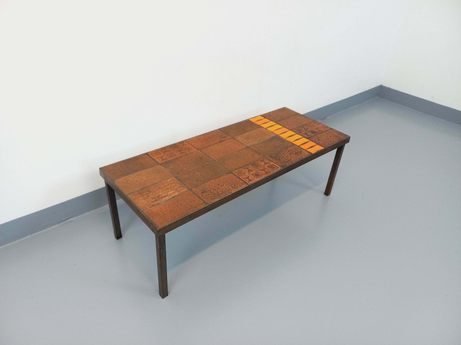 Table basse rectangulaire en céramique, attribuée à Jean Jaffeux photo vintage