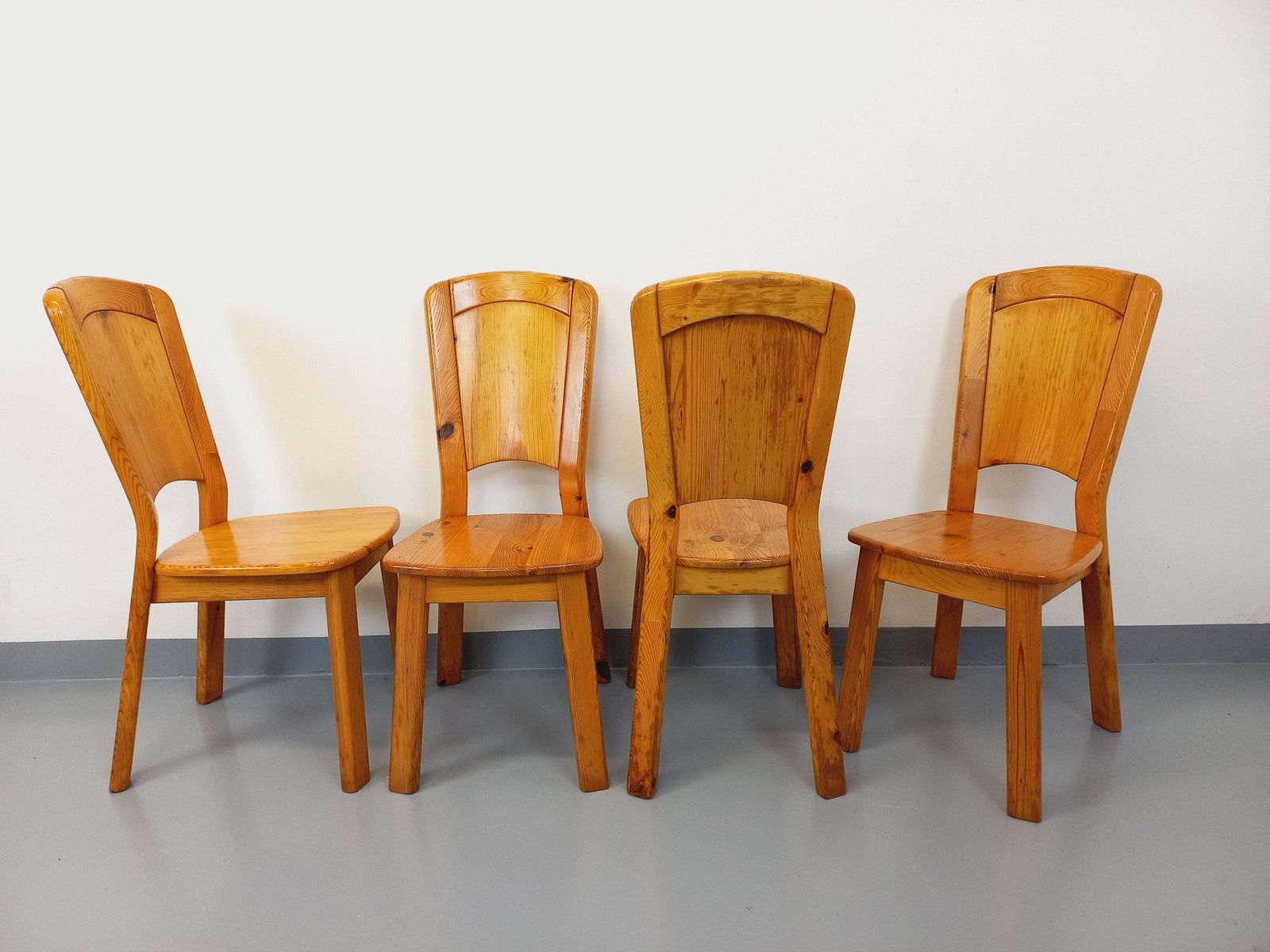 4 Charlotte Perriand Chairs For Les Arcs In Pine