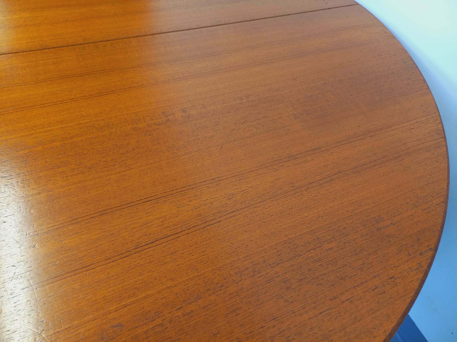 Table ronde scandinave en teck avec 2 rallonges intégrées photo buy