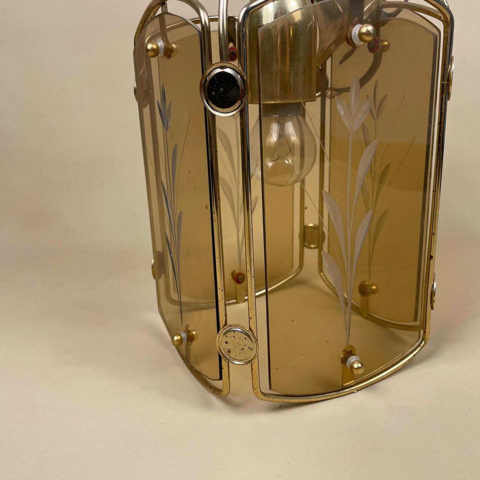 Retro Ceiling Light Lantern Metal Gold Brass Lamp Indoor Glass Vintage Antique Pendent Lamp Lights Ornate Detail Yellow Cut Glass photo vinterior