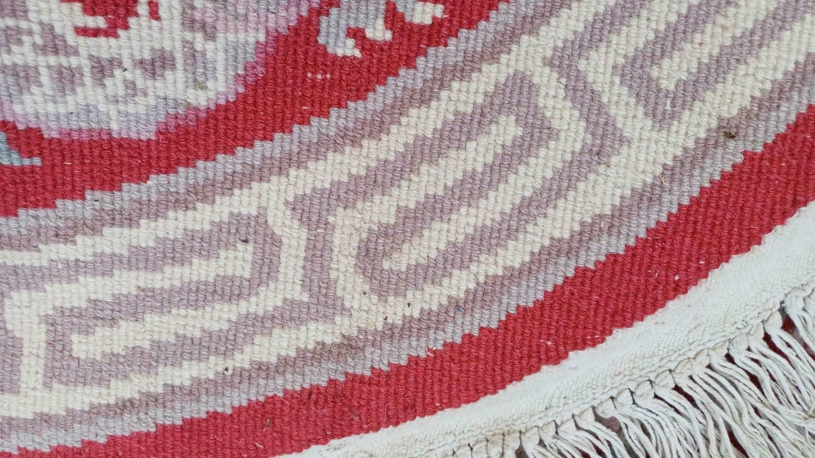 Vintage Round Chinese Woollen Red Rug, Dragons, Oriental Pattern And Fringe, Good Condition 144cm Diameter photo vinterior