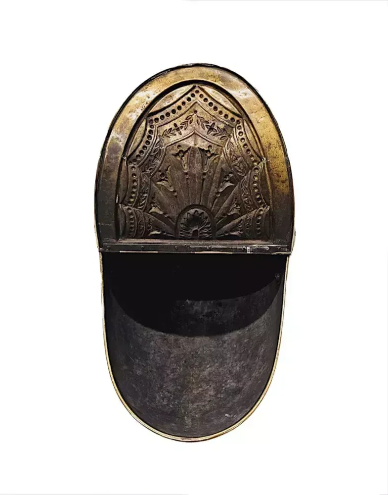 A Very Rare 19th Century Brass Lidded Coal Scuttle photo vinterior