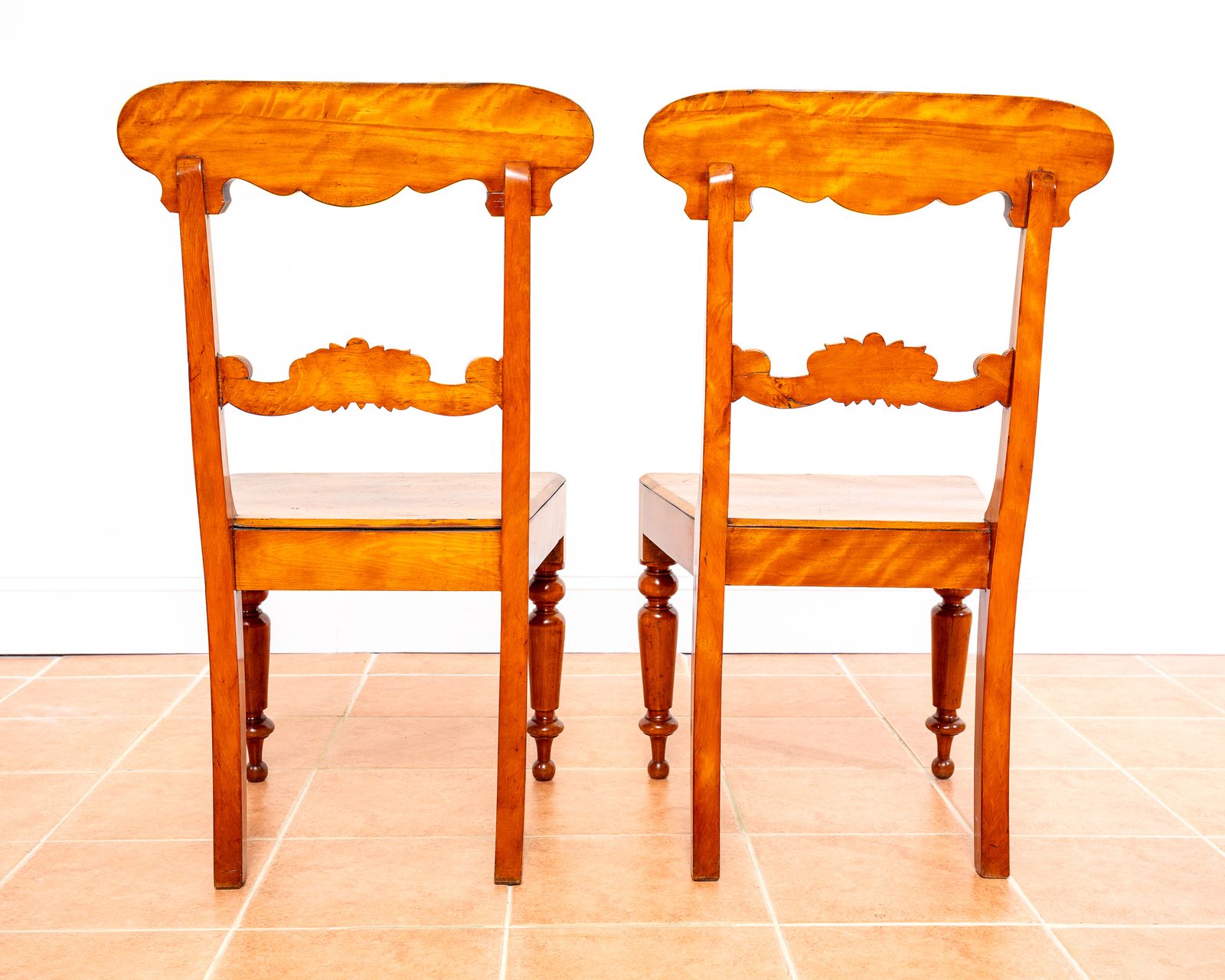 photo vintage Pair Of Swedish Biedermeier Hall Chairs Satin Birch Karl Johan Fine Antique Empire Chairs Gustavian Country House