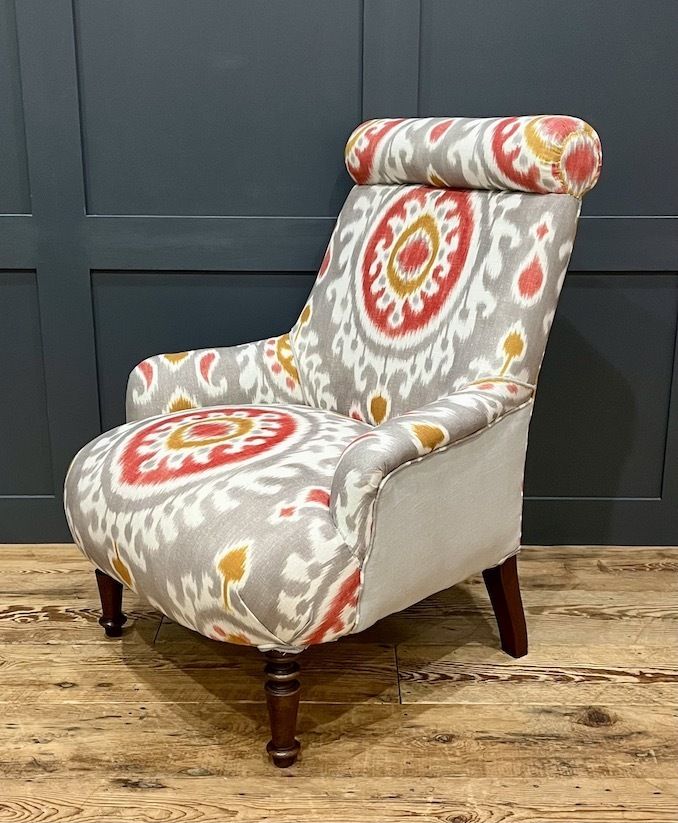 An Early 20th Century French Roll Top Bedroom Chair photo vinterior