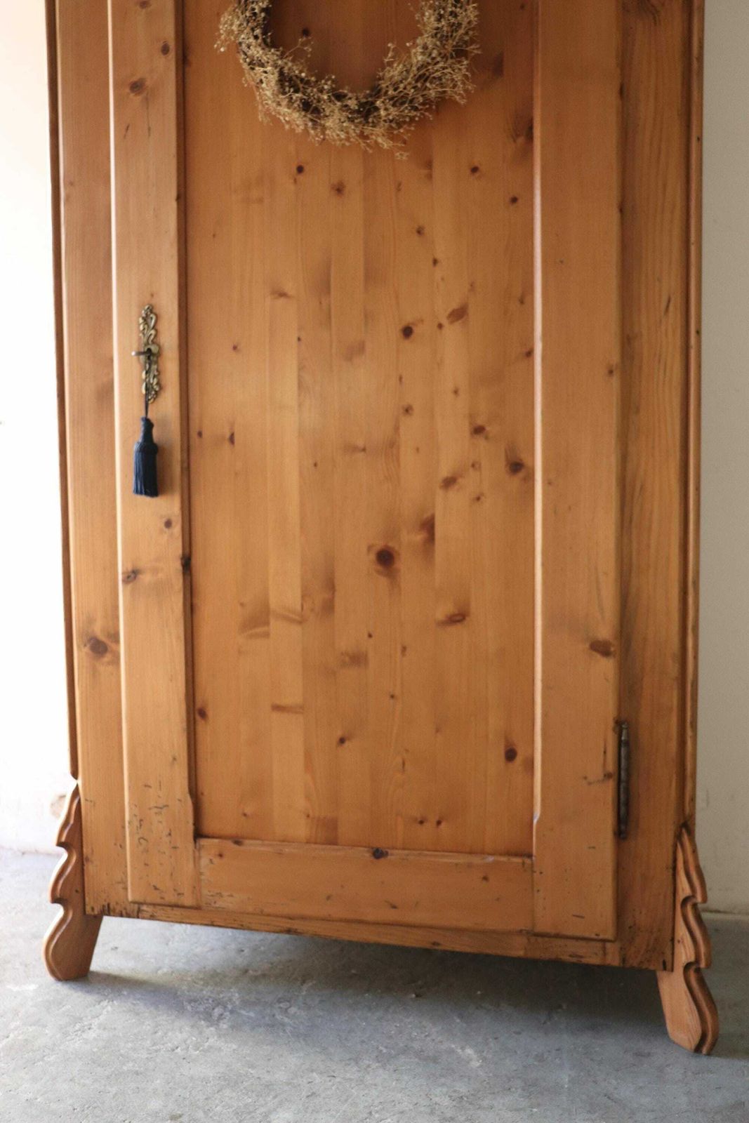 Gorgeous Rustic Pine Farmhouse Larder Or Linen Cupboard With Shelves And Original Key photo 1250.0