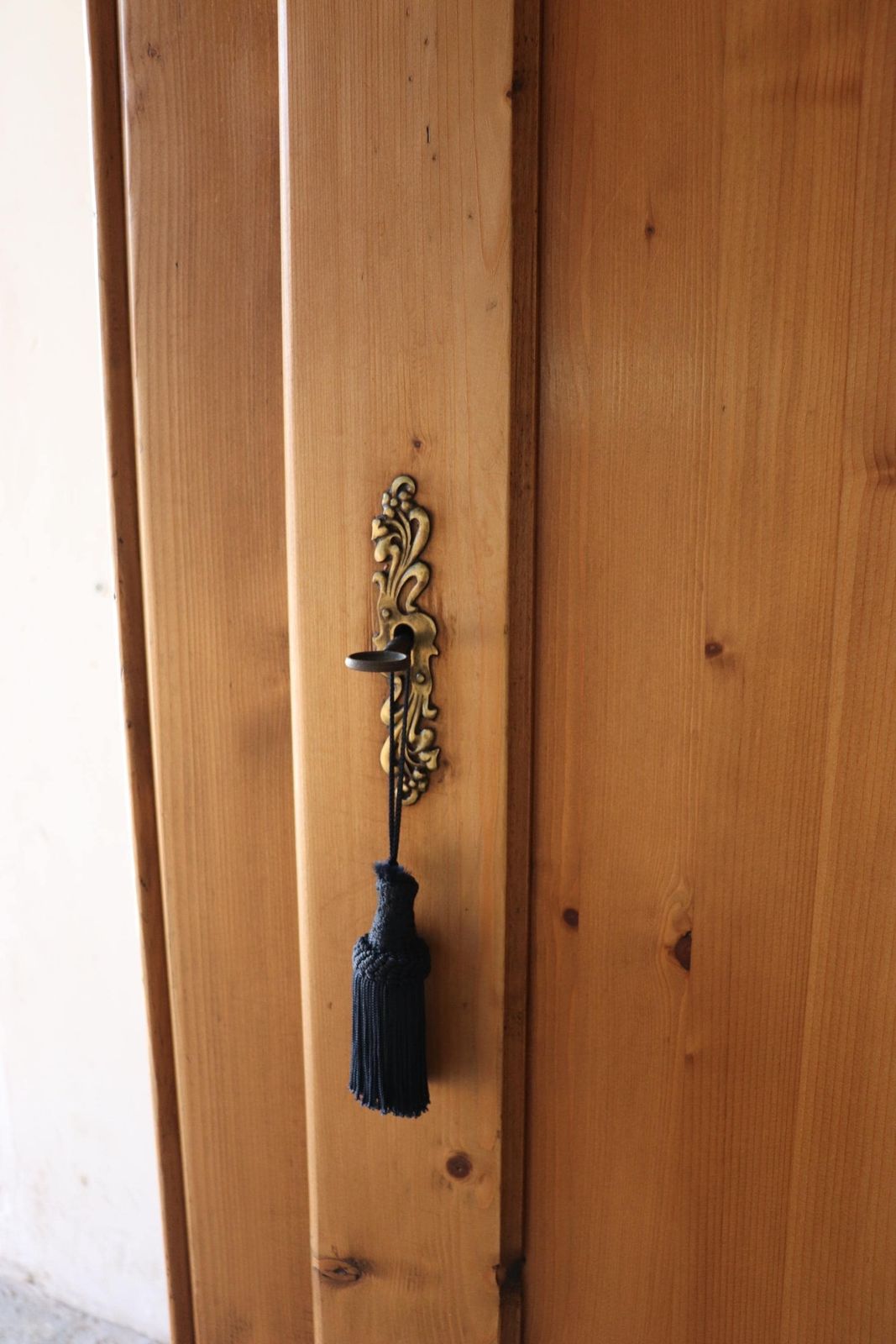 Gorgeous Rustic Pine Farmhouse Larder Or Linen Cupboard With Shelves And Original Key photo vinterior
