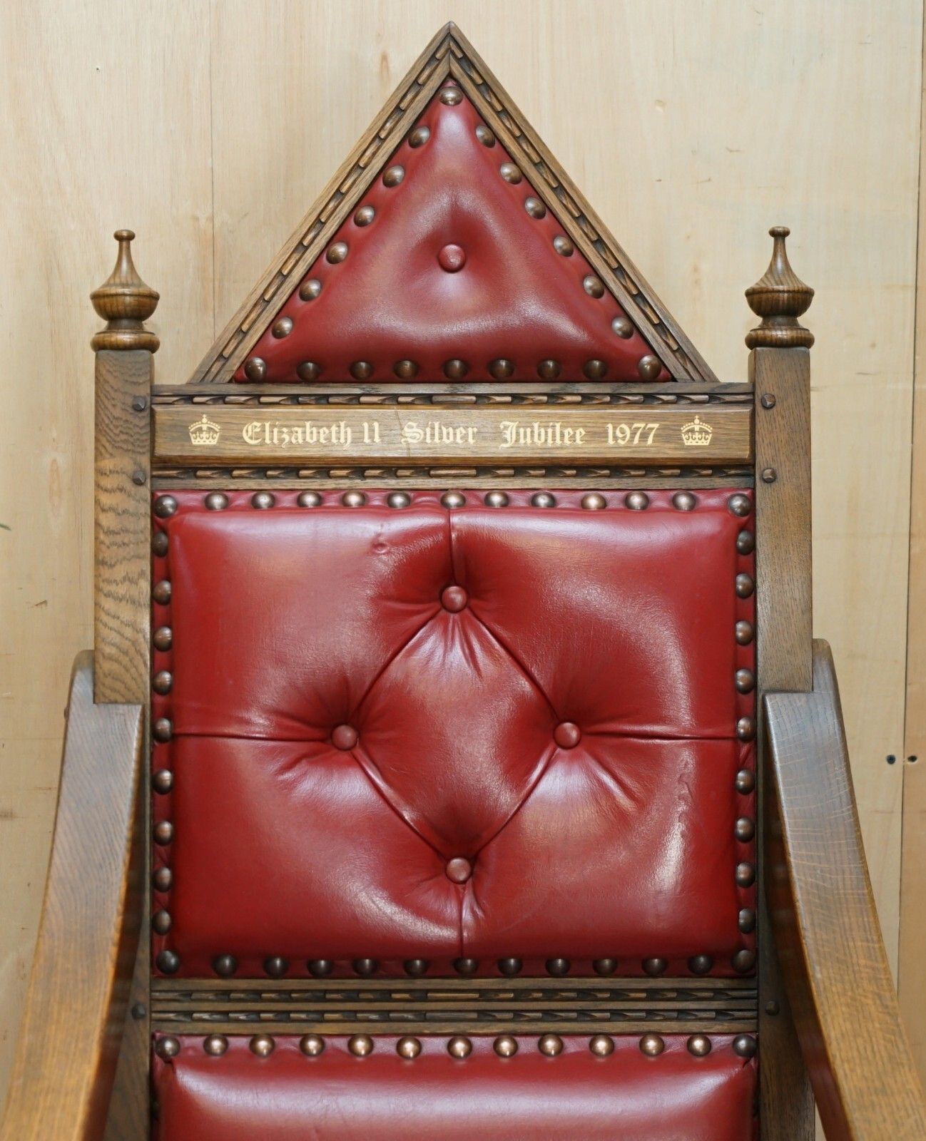 Original Elizabeth II Silver Jubilee Throne Armchair English Oxblood Oak Leather photo Furniture