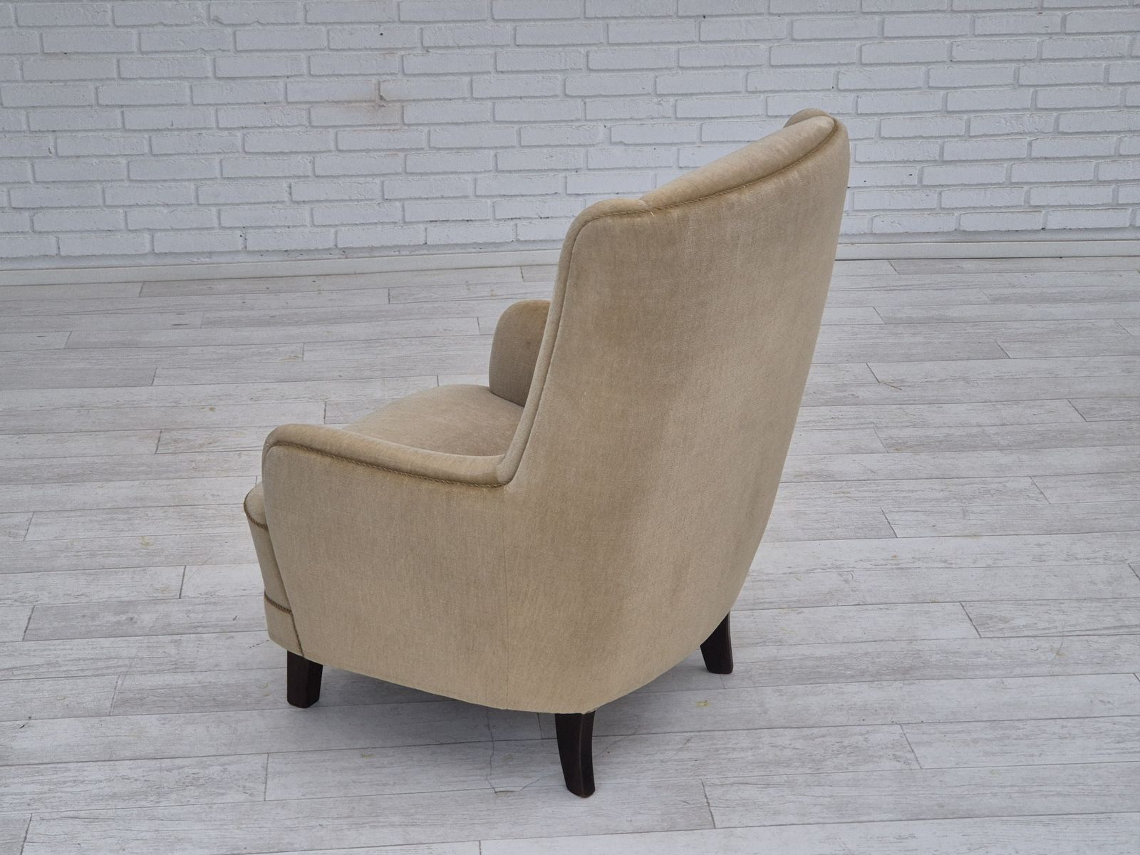 Jaren 1970, Deense Fauteuil Met Hoge Rugleuning, Meubilairvelours. photo buy