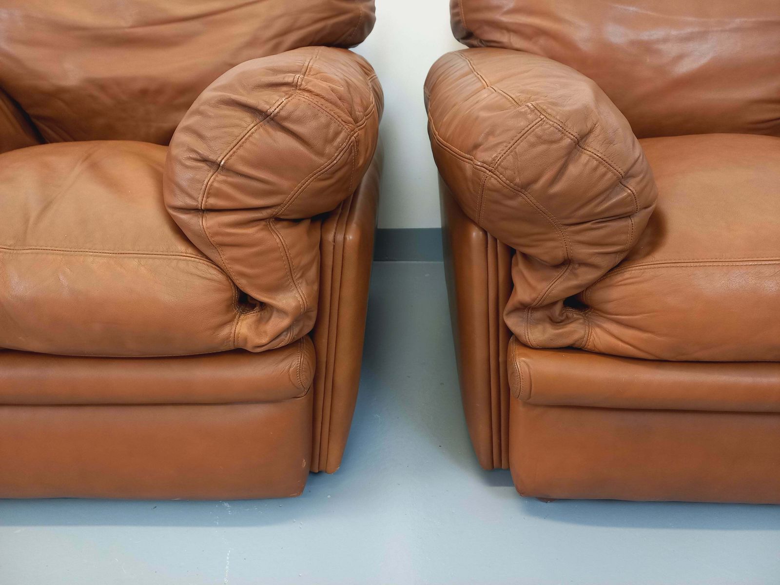 2 Tito Agnoli Coquelicot Armchairs In Leather photo buy