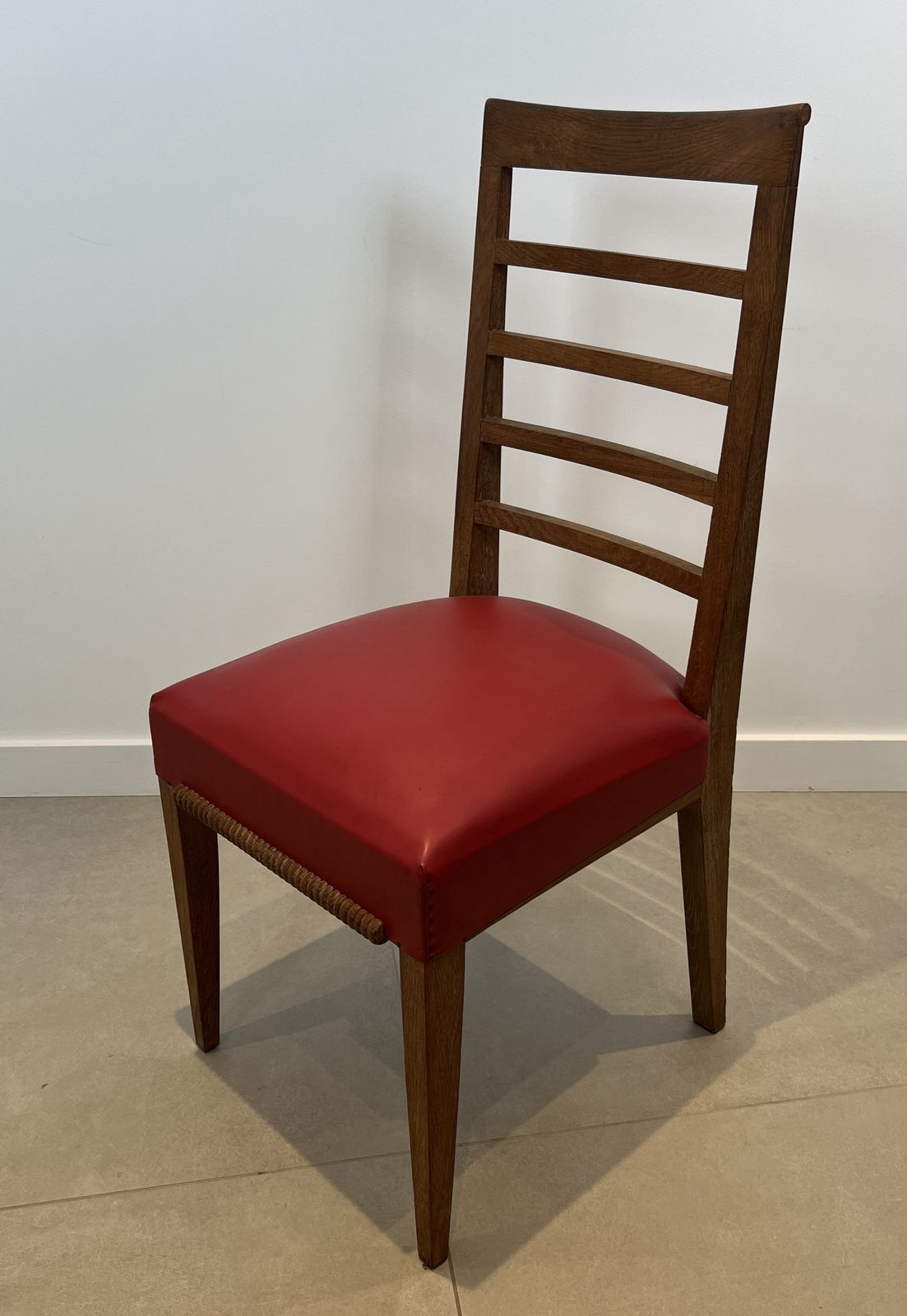 Set Of 6 Oak Chairs With Red Skai Seats photo vintage
