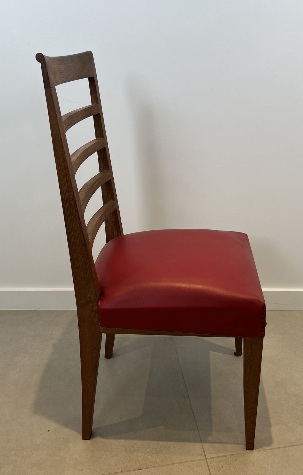photo vinterior Set Of 6 Oak Chairs With Red Skai Seats