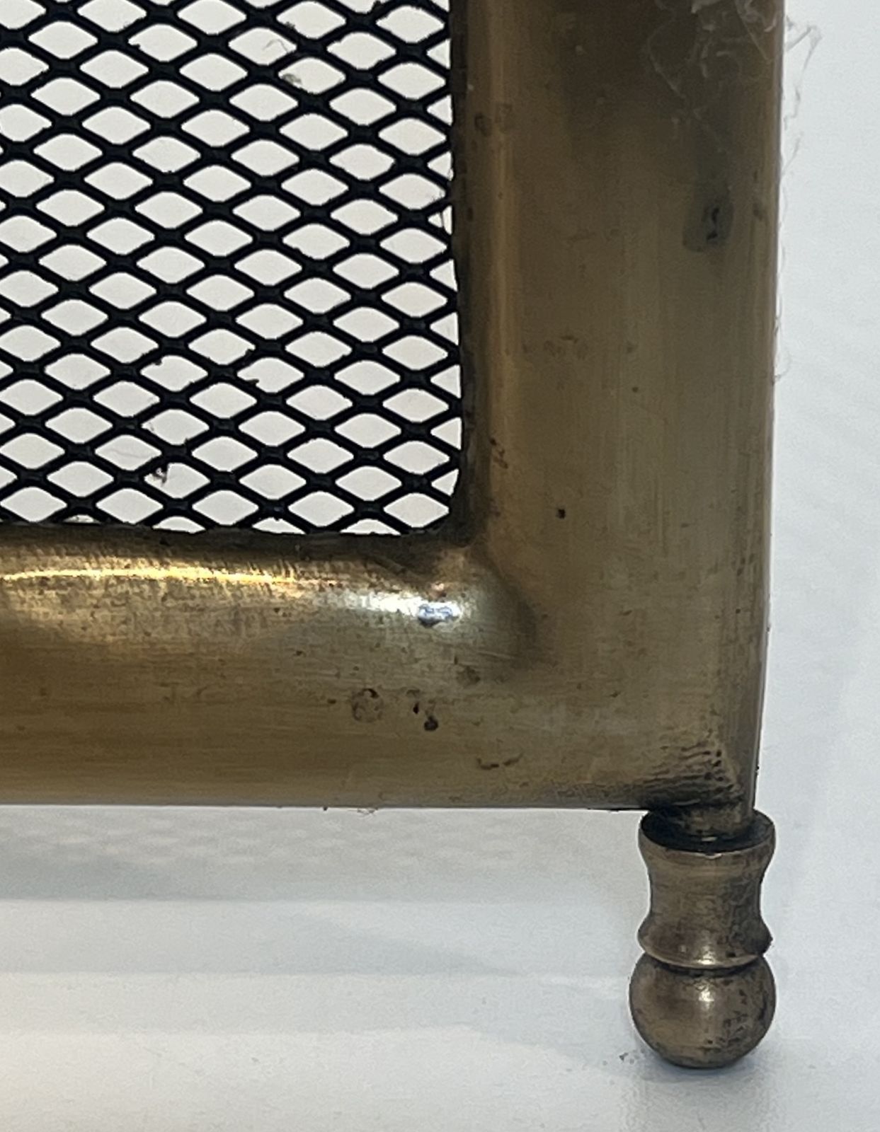 Home Fixtures Neoclassical Style Brass And Mesh Fire Screen photo