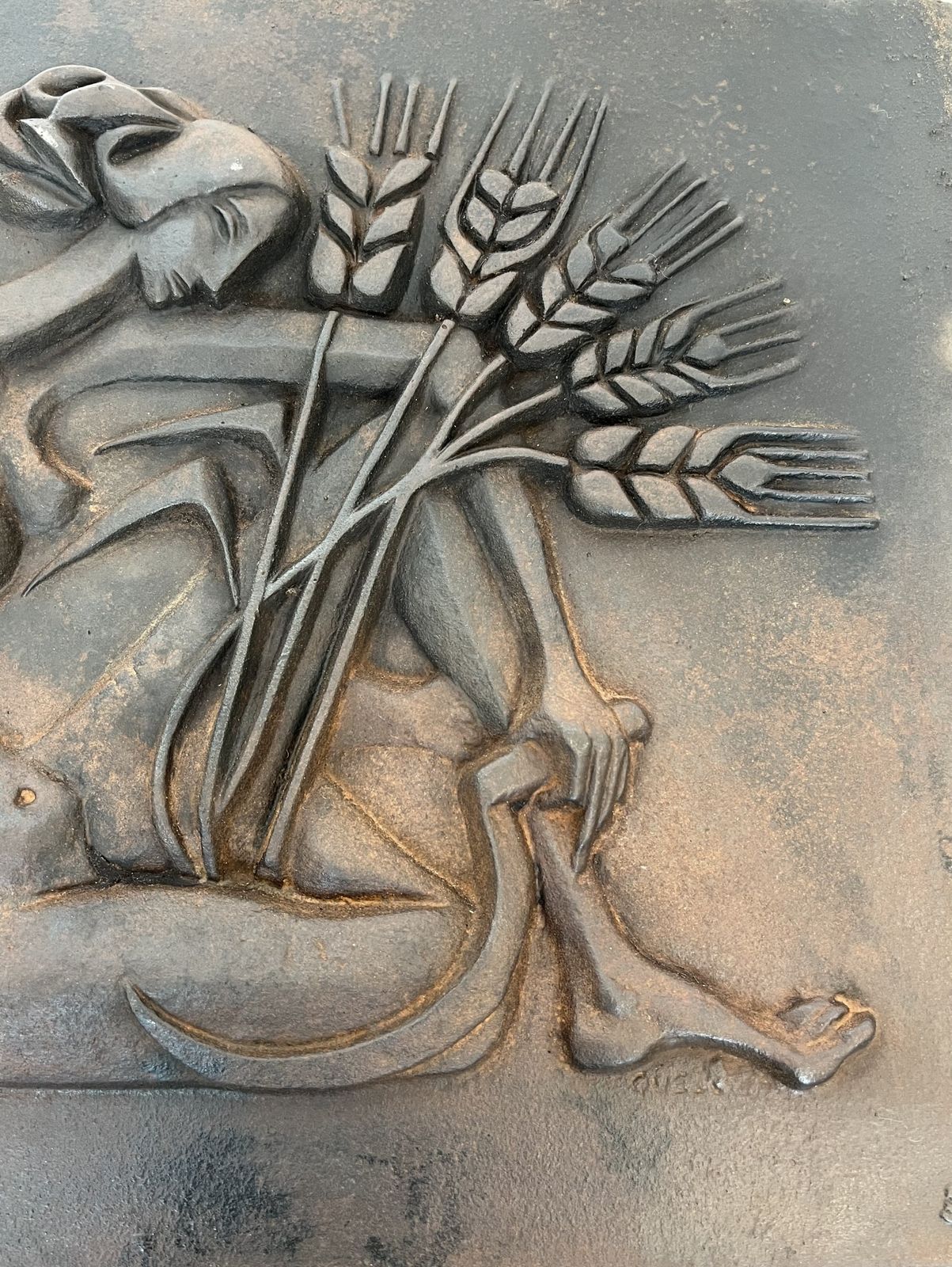 photo vintage Modernist Cast Iron Fireplace Plate Depicting A Nude Woman Holding A Scythe And Ears Of Wheat