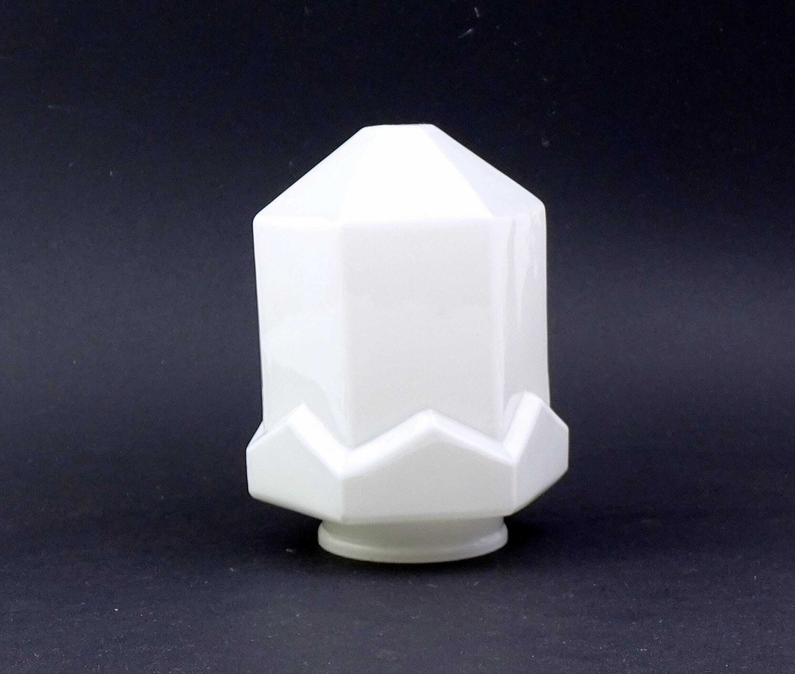 Vintage Franse Witte Opaline Glazen Art Deco Geometrische Lampenkap, Retro Melkglas Jaren 1930 Cubistische Stijl Kap Uit Frankrijk, Wolkenkrabber Lamp