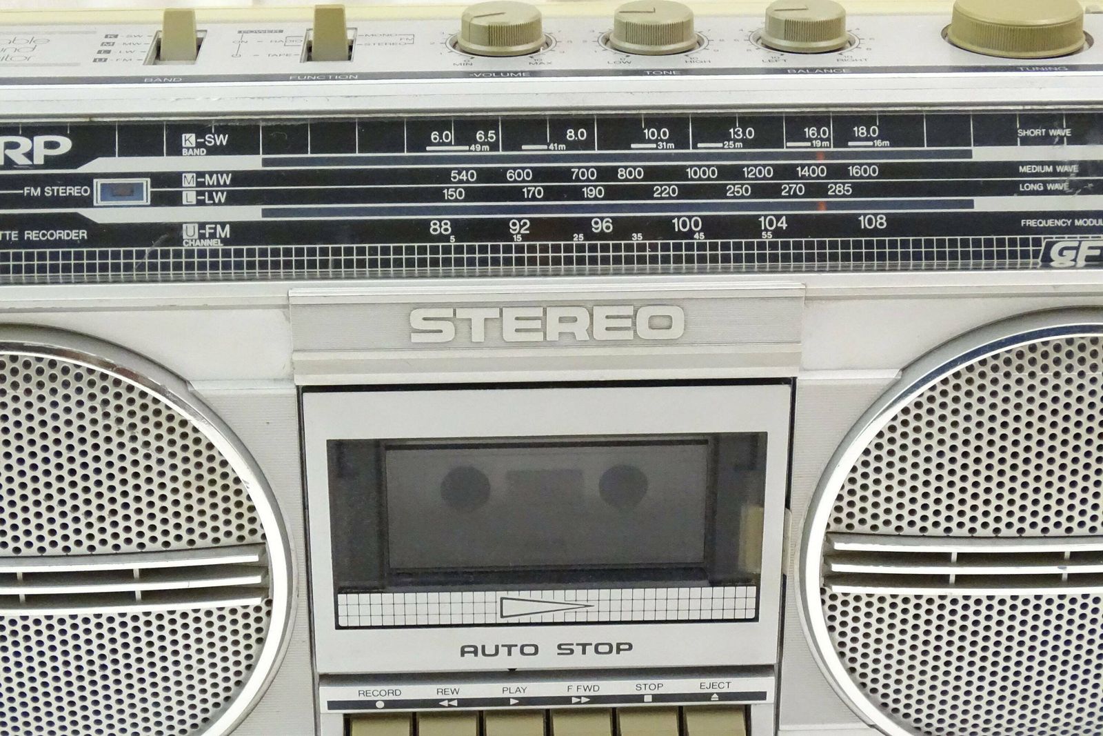 Vintage Sharp Gf 4343h Boombox Ghetto Blaster Radio Cassetterecorder, Retro 80s Draagbaar Audio Center, Boom Box Decoratie photo furniture