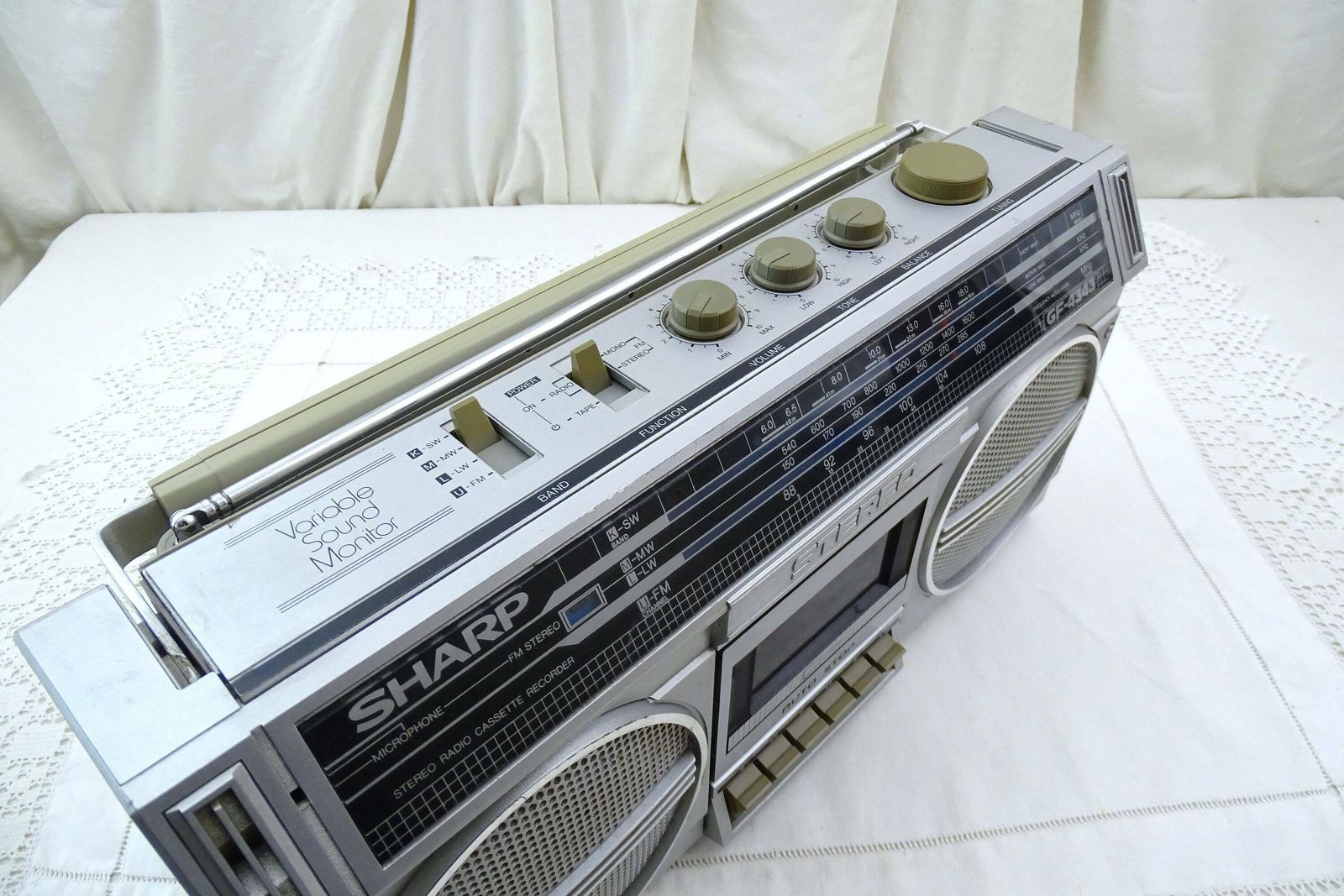 Vintage Sharp Gf 4343h Boombox Ghetto Blaster Radio Cassetterecorder, Retro 80s Draagbaar Audio Center, Boom Box Decoratie photo for sale
