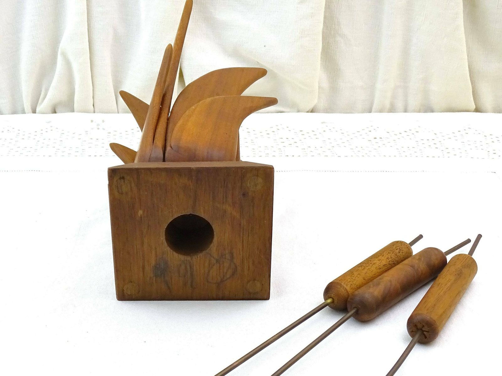 Large Vintage Mid Century Modern Teak Wood Sculpture Of Cat Tails, Retro Wooden 1960s Decorative Ornament Of Wood, Mcm Table Center Piece photo vinterior