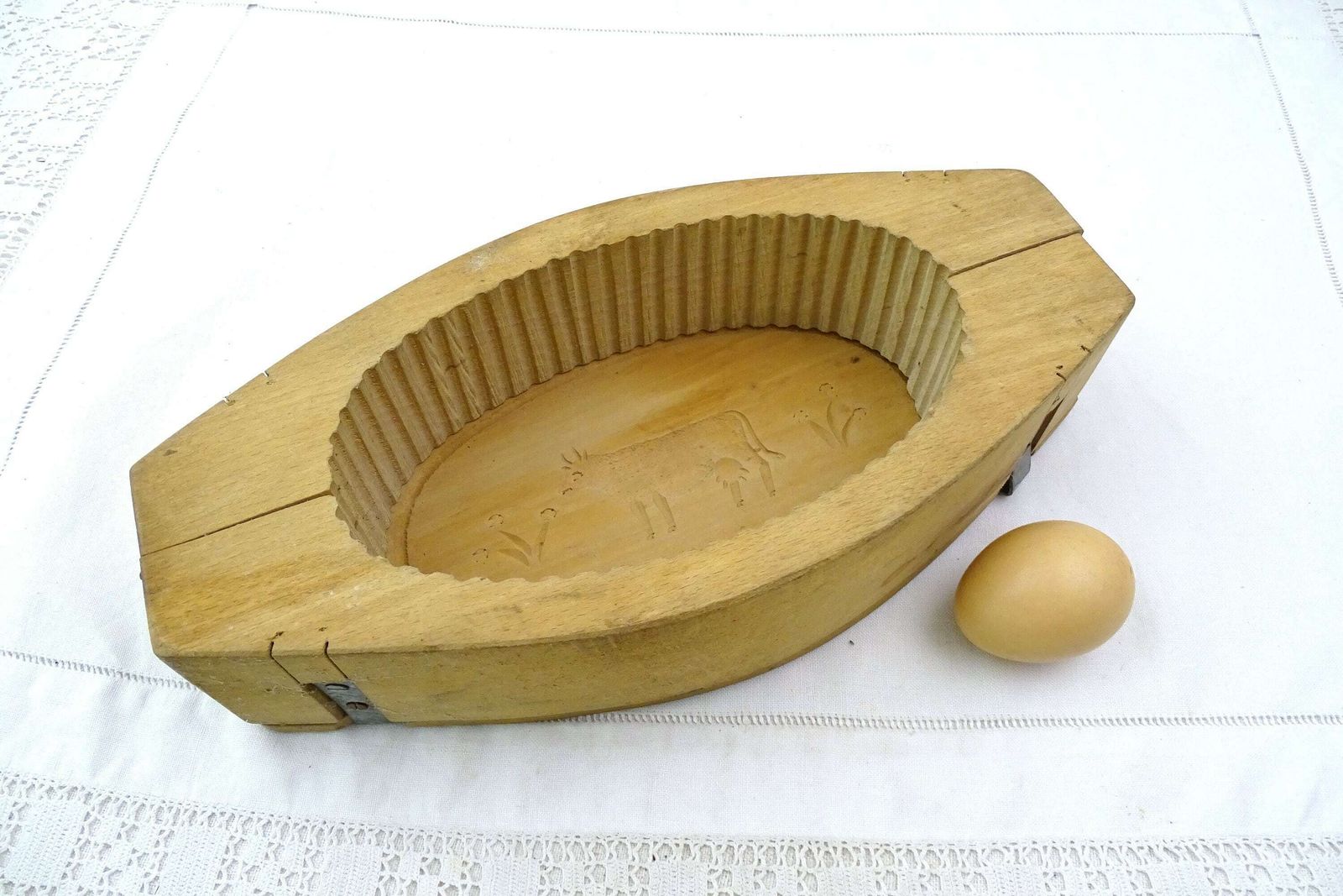 Large Vintage French Unused Oval Wooden Butter Mold With Cow Pattern And Hinged Sides In Excellent Condition, Farmhouse Country Diary France