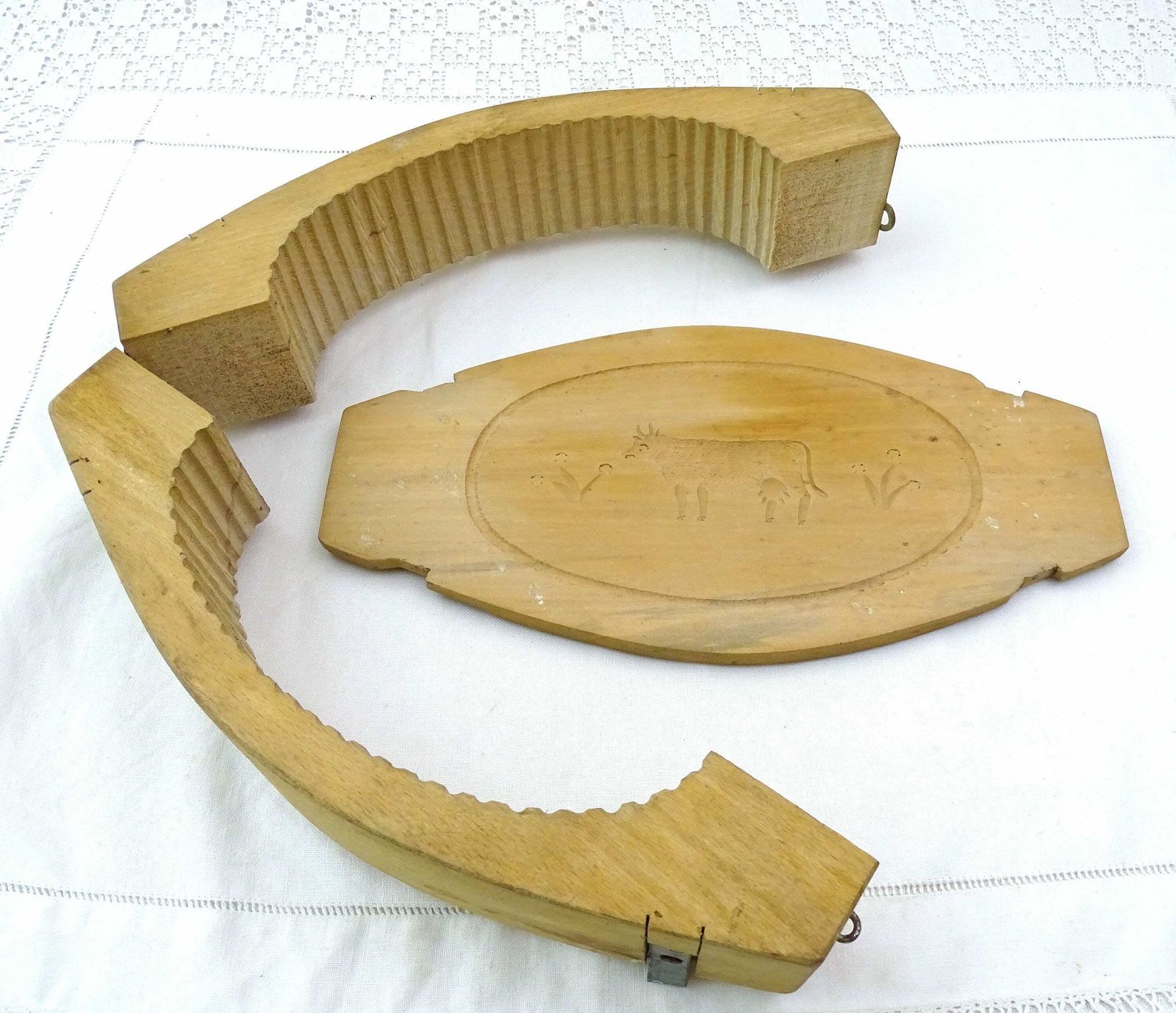 Large Vintage French Unused Oval Wooden Butter Mold With Cow Pattern And Hinged Sides In Excellent Condition, Farmhouse Country Diary France photo furniture