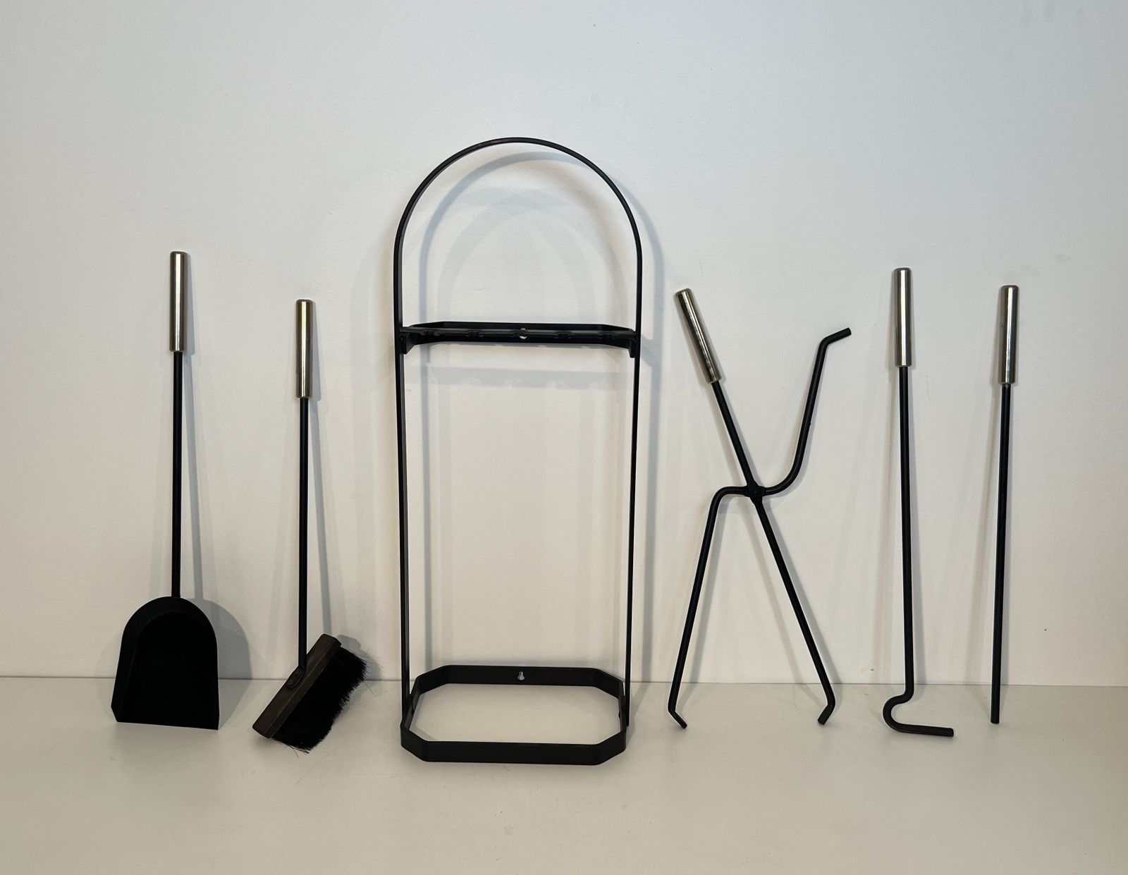 Black And Chrome Lacquered Metal Design Fire Kit photo Home Fixtures