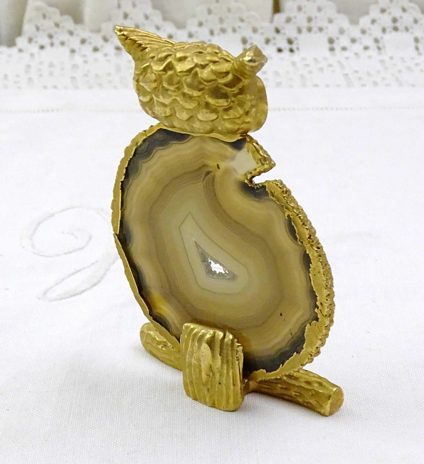 Vintage Agate Slice Owl Figurine With Gold Tone Metal, Retro Curio Bird Sculpture Made Of Decorative Stone, Unique Night Themed Animal photo 79.0