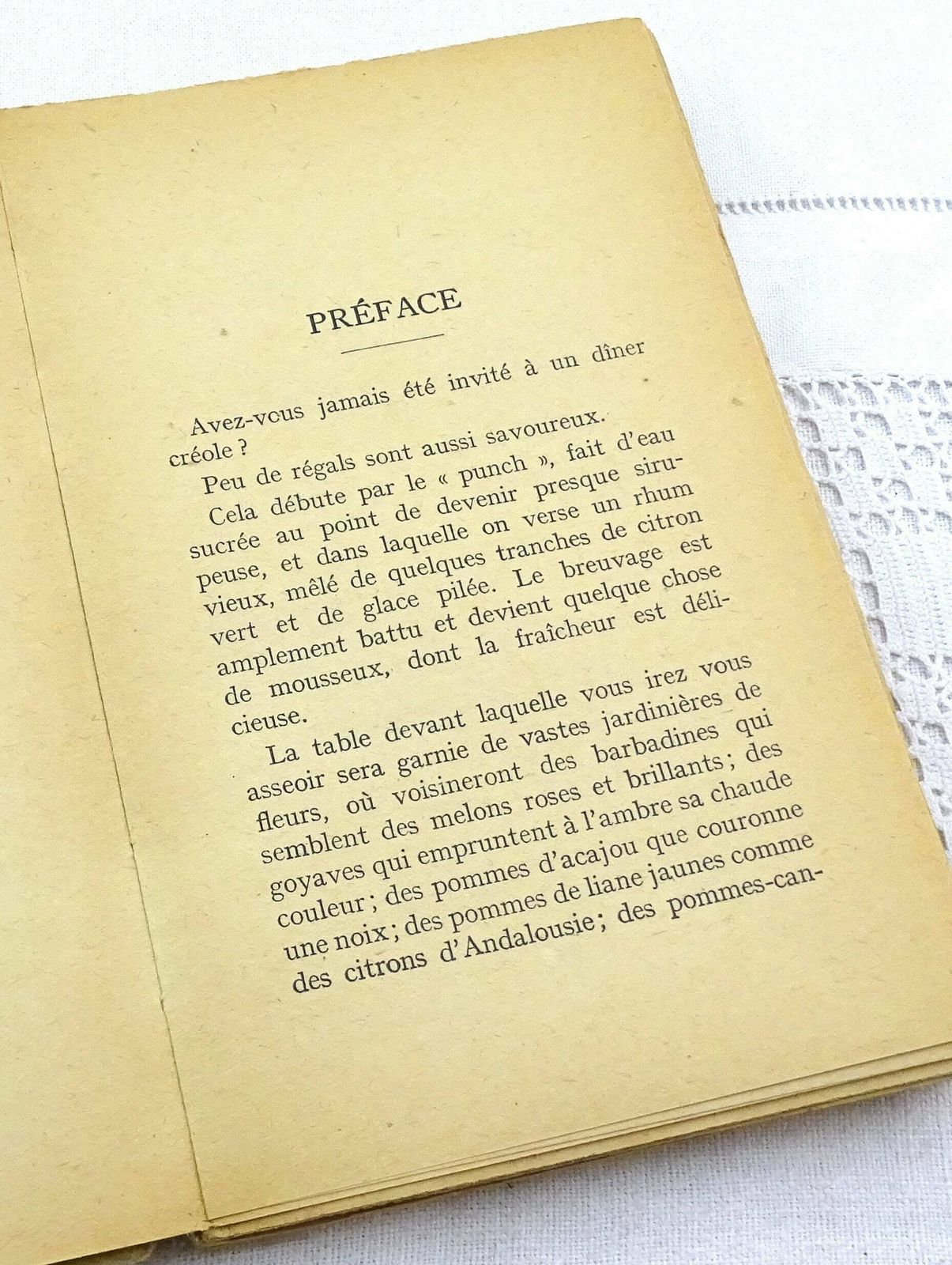 Antiek Frans Kookboek Met 400 Recepten Uit Voormalige Koloniën – La Bonne Cuisine Aux Colonies – Gedrukt In 1931, Geschreven In Het Frans photo Woonaccessoires