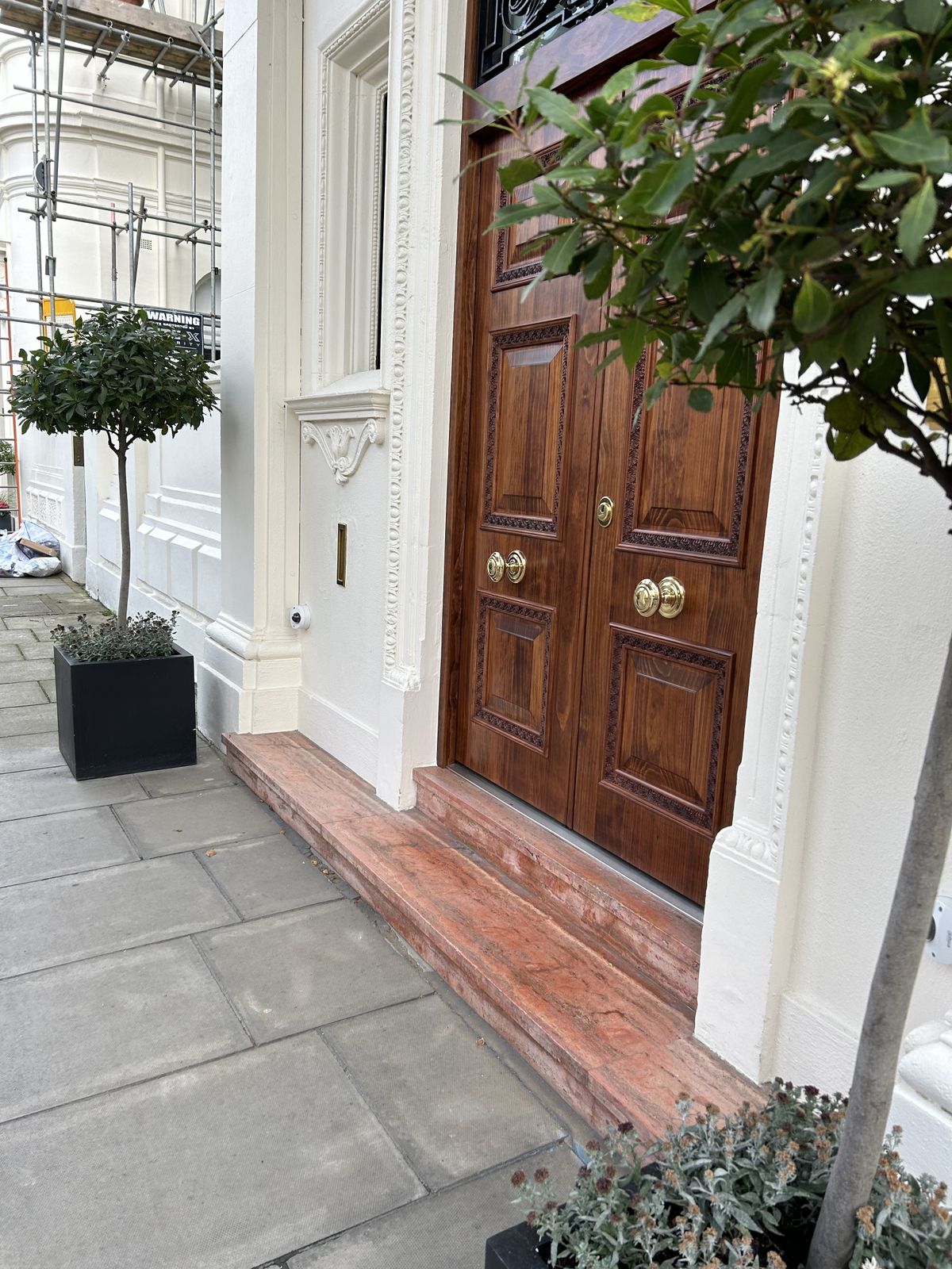 Large Embassy Door/ Cheateau /Grand photo Home Fixtures