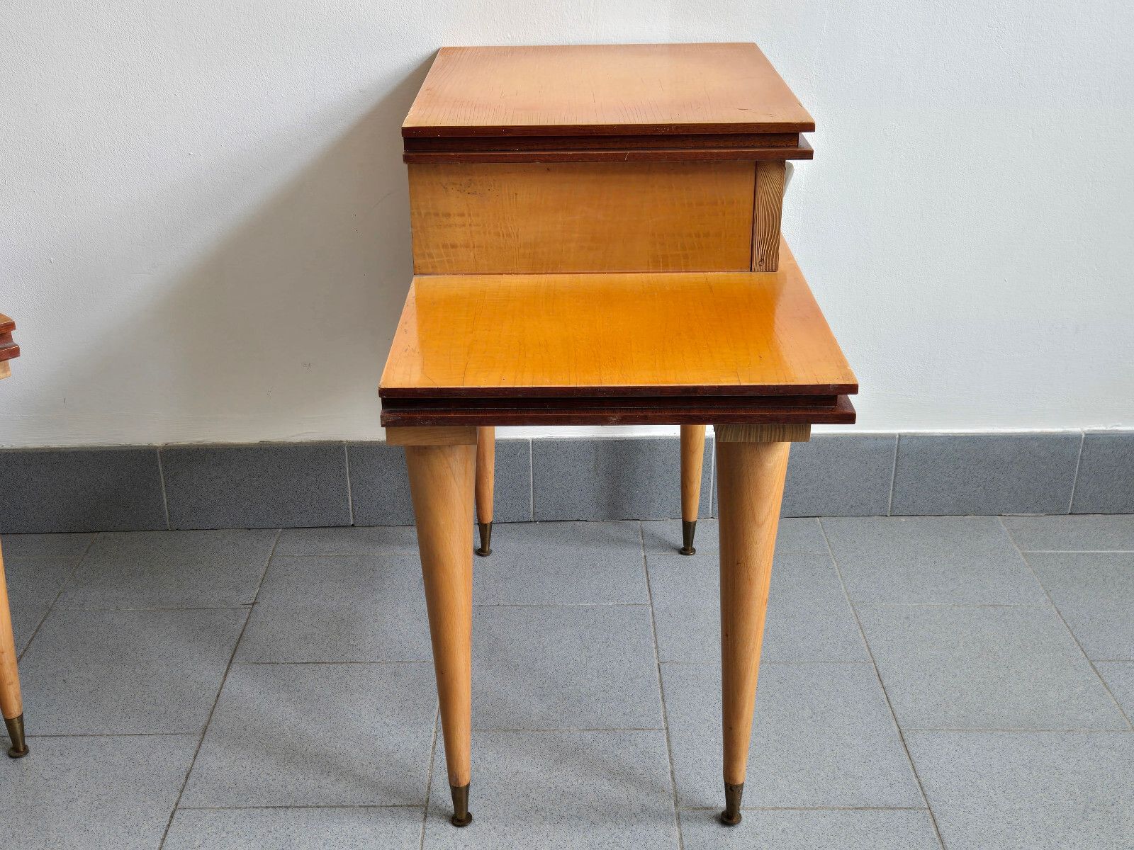 photo vintage Pair Of Vintage 1960s Asymmetrical Bedside Tables And Heter Varnish & Brass 60s