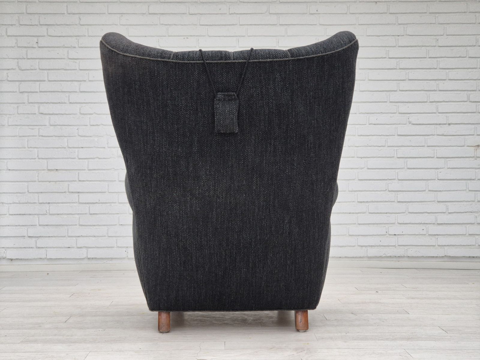 photo vinterior 1960s, Danish Relax Armchair, Reupholstered, Gray Furniture Fabric.