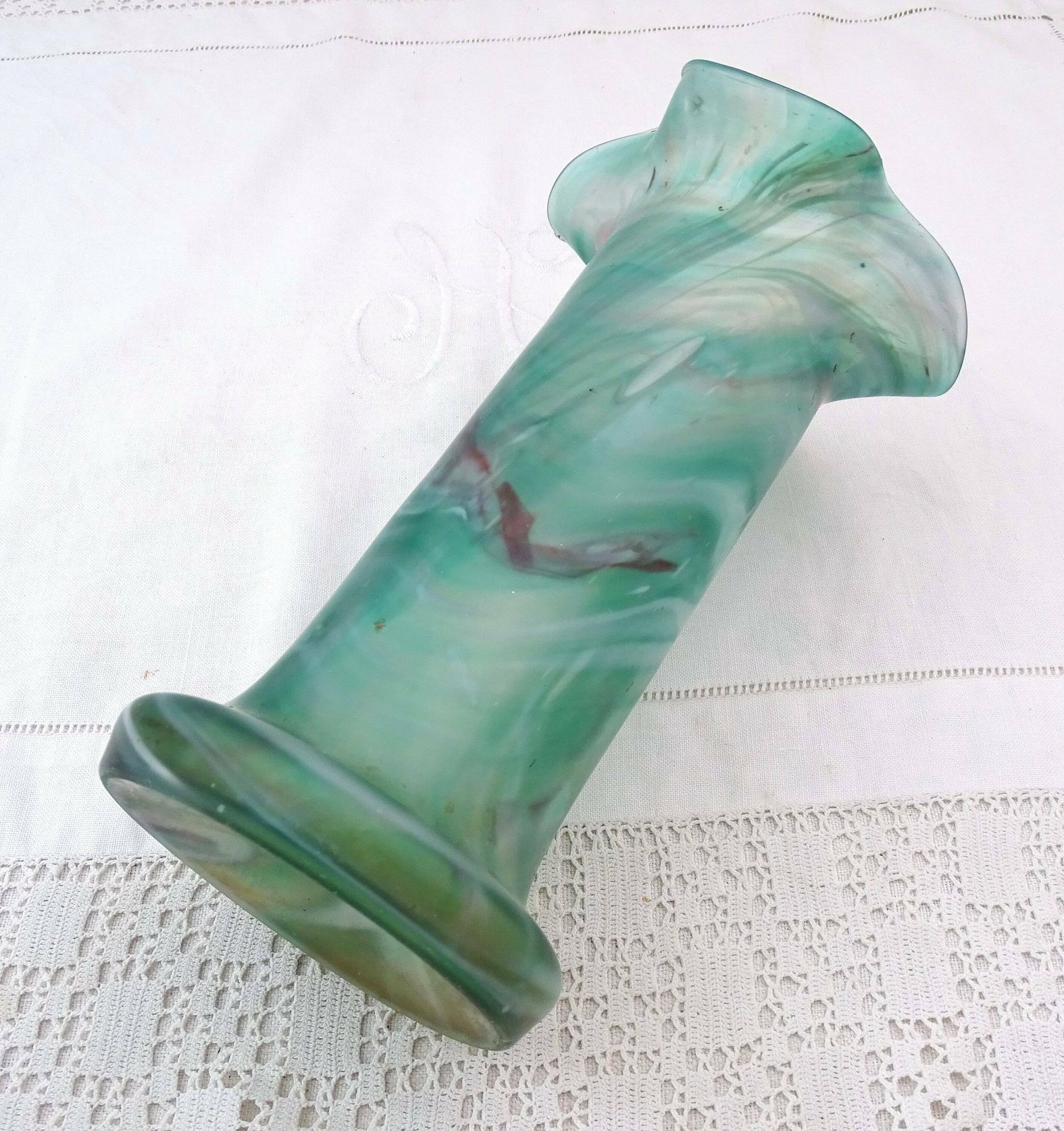 Vintage Franse Art Nouveau Geblazen Pate De Verre Glazen Vaas Met Golvende Rand In Aquagroen Tinten, Vintage Bloemschikglas, Frankrijk photo Woonaccessoires