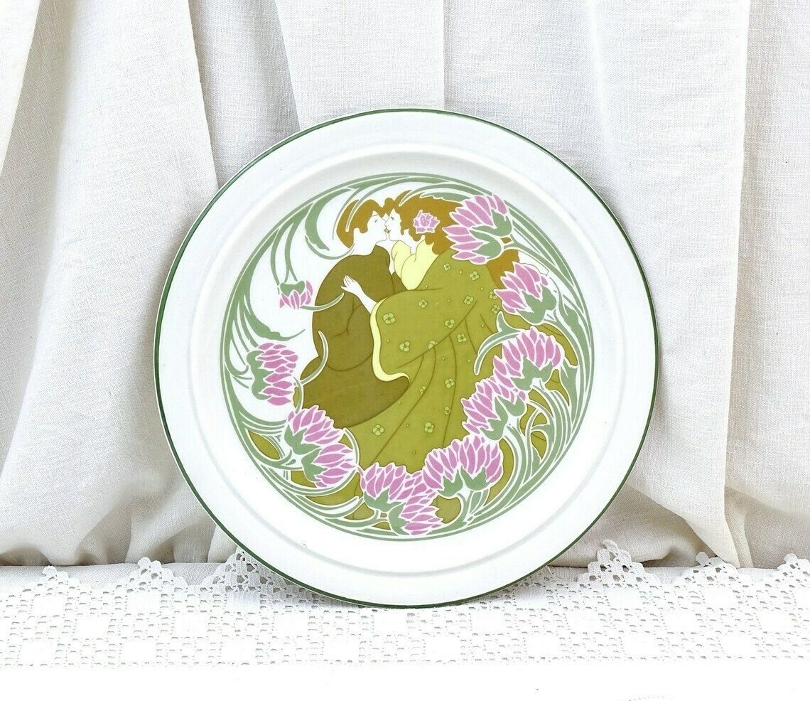 Antique French Art Nouveau Pottery Plate With 2 Lovers Kissing By Keller And Guérin Lunéville Vintage Jugendstil Mucha Style Embracing Couple