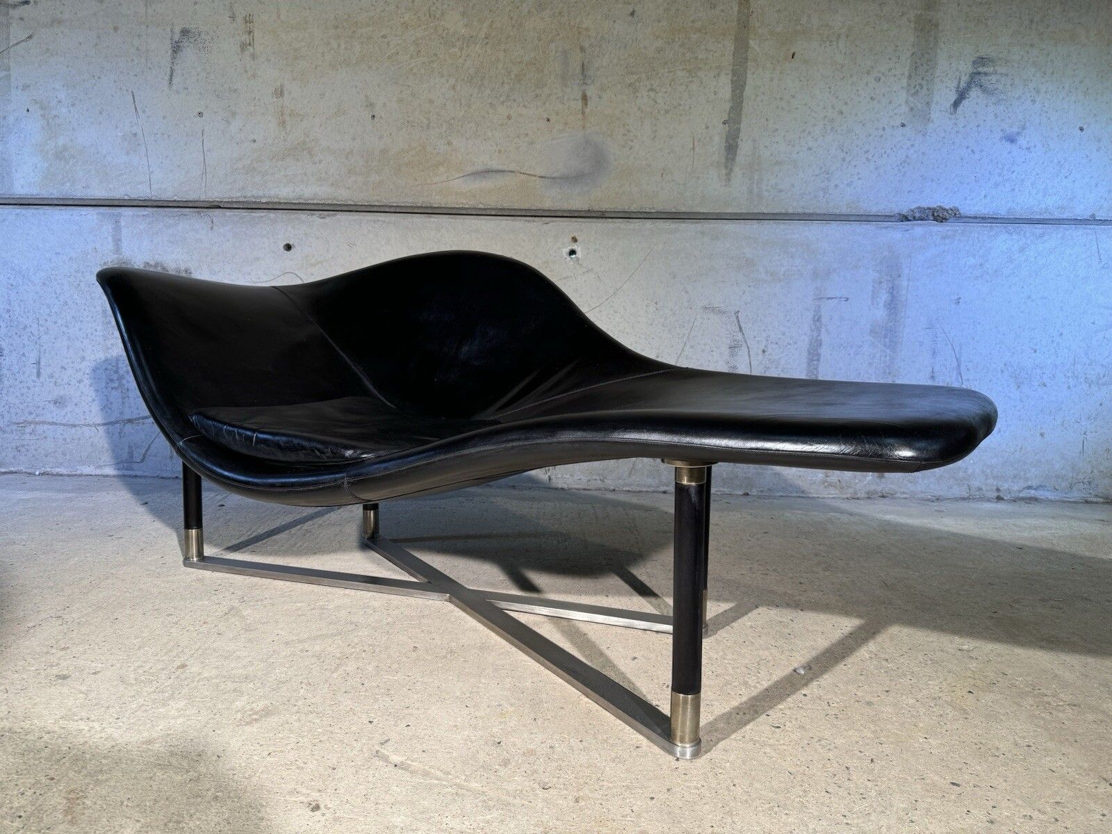 Stunning Contemporary Minimalist Chaise Lounge Black Leather Brass Base #A258 photo for sale