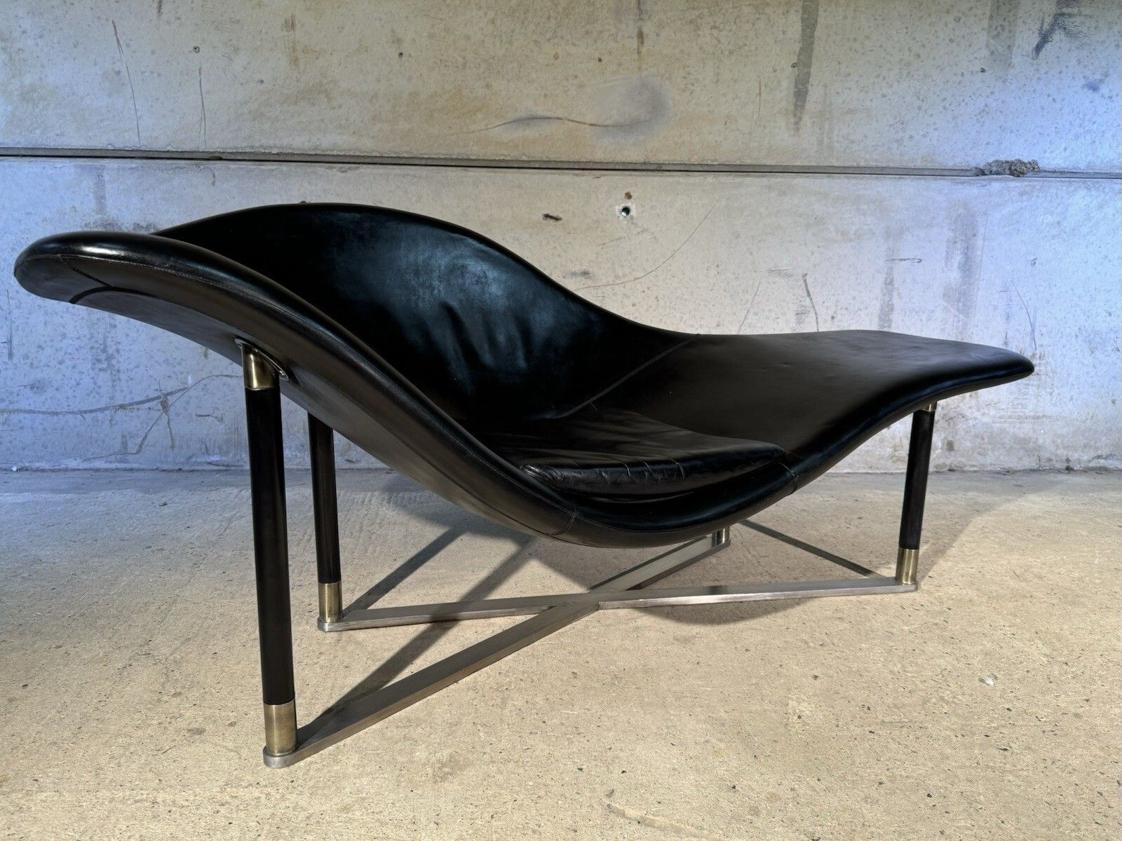 Stunning Contemporary Minimalist Chaise Lounge Black Leather Brass Base #A258 photo buy