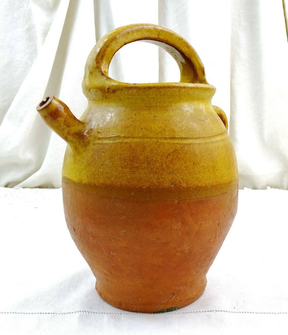 Antieke Franse Aardewerken Geglazuurde Waterkan Met Bovenhengsel – Retro Aardewerk Gargoulette Uit Frankrijk, Landelijke Stijl photo Woonaccessoires