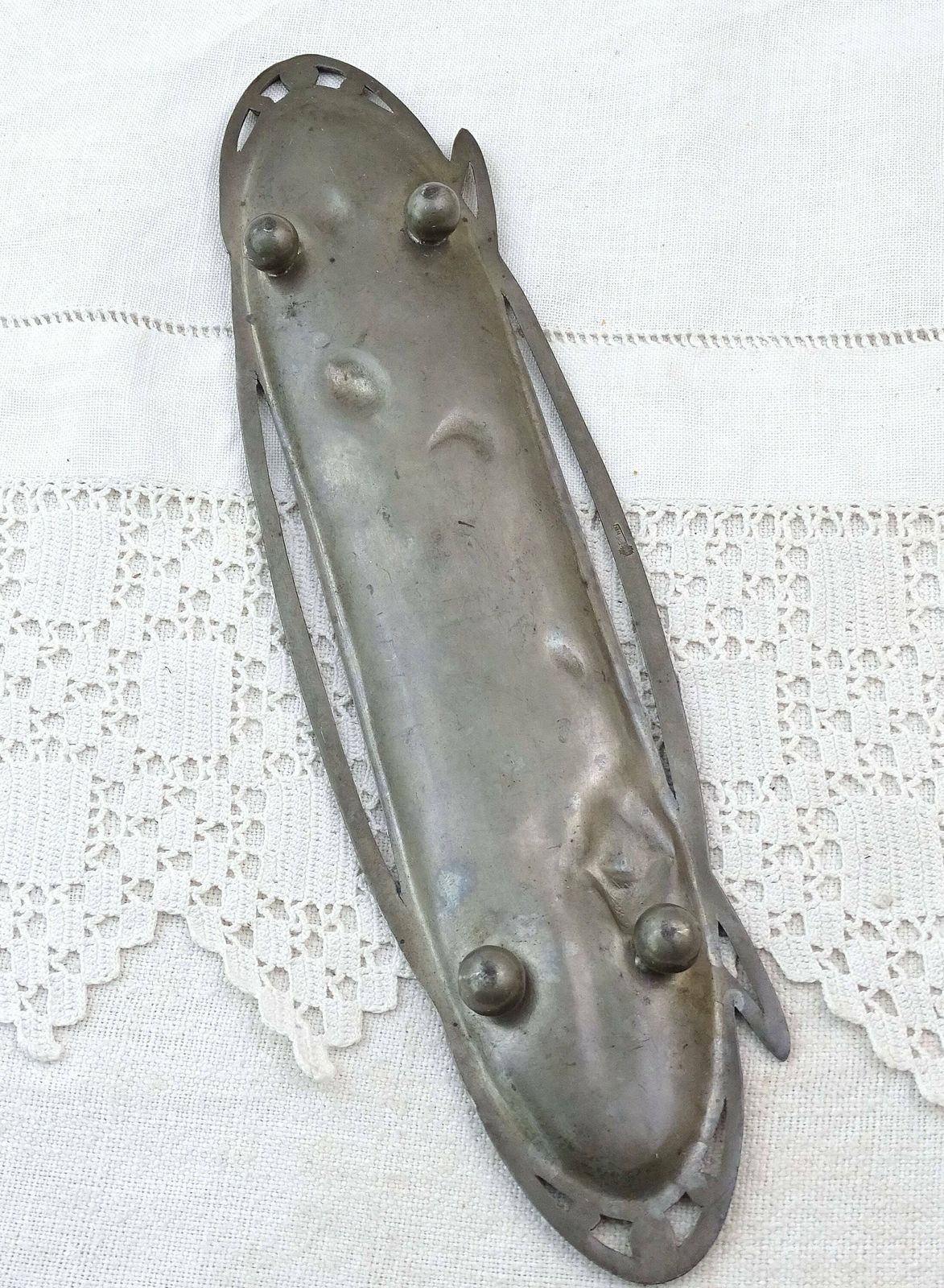 Antiek Frans Art Nouveau Pennenlegger Van Gegoten Tin Met Papaverbloem En Vrouwenhoofd, Langwerpig Metalen Schaaltje Uit Frankrijk, Ca. Begin 20e Eeuw photo 114.0