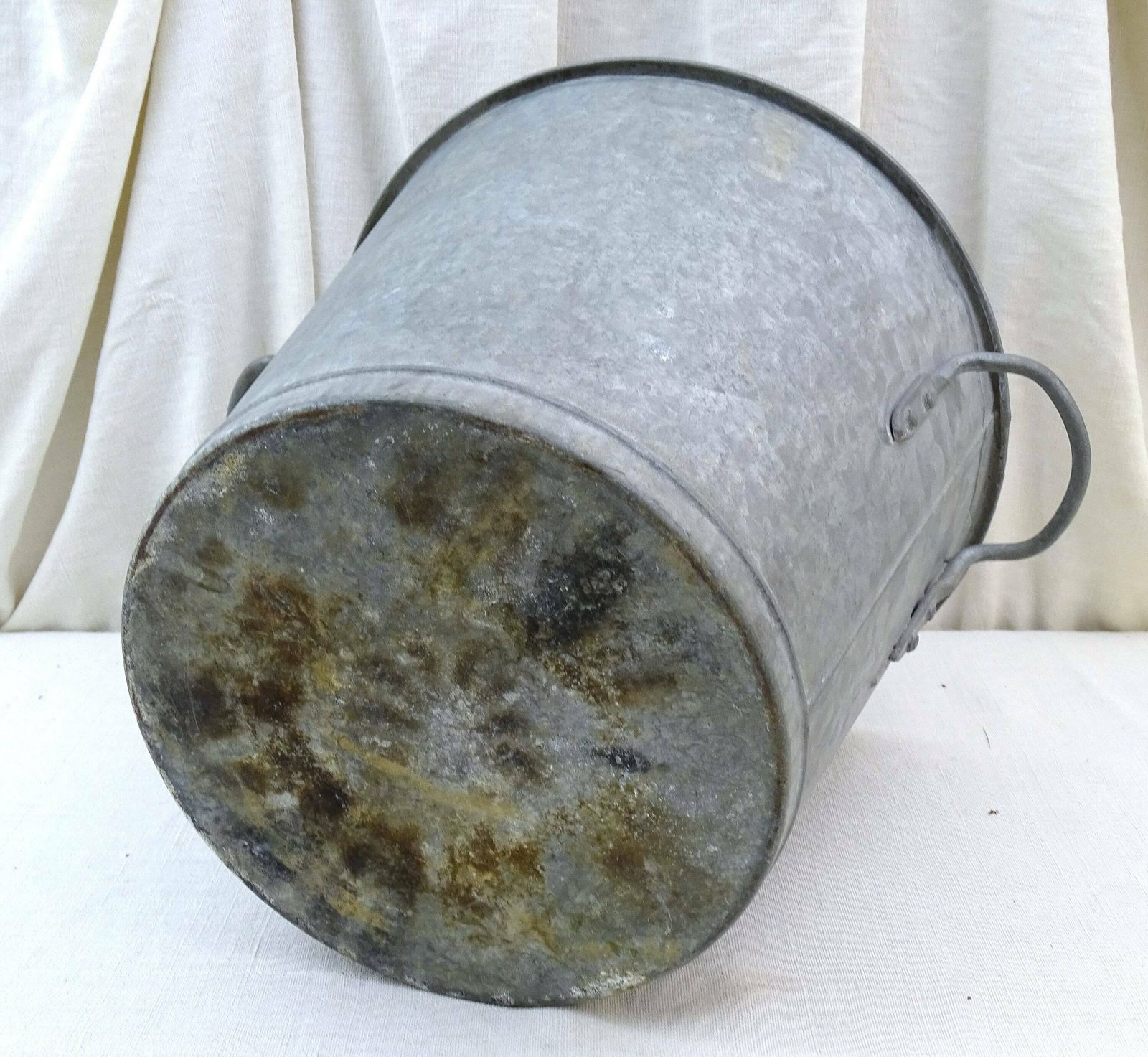 Vintage Franse Zinken Emmer Met 2 Handgrepen, Rond Model – Te Gebruiken Als Plantenbak, Afkomstig Uit Frankrijk photo 99.0