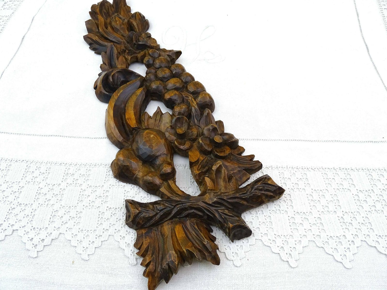 Antiek Frans Gesneden Wandpaneel Met Oogstmotief – Druiven, Peren En Bloemen In Gebeitst Hout, Vintage Houten Paneel Met Fruitdecoratie Uit Frankrijk photo Kunst